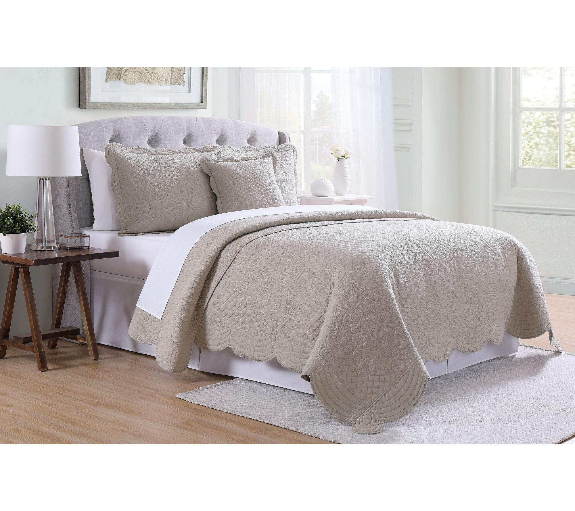 French Tile Scalloped King 4-Piece Quilt Set
