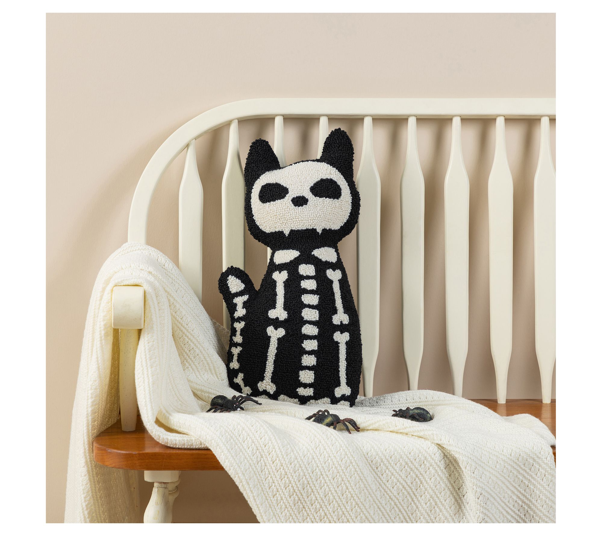 Glitzhome 17"H Halloween Spooky Skeleton Cat Hooked Pillow