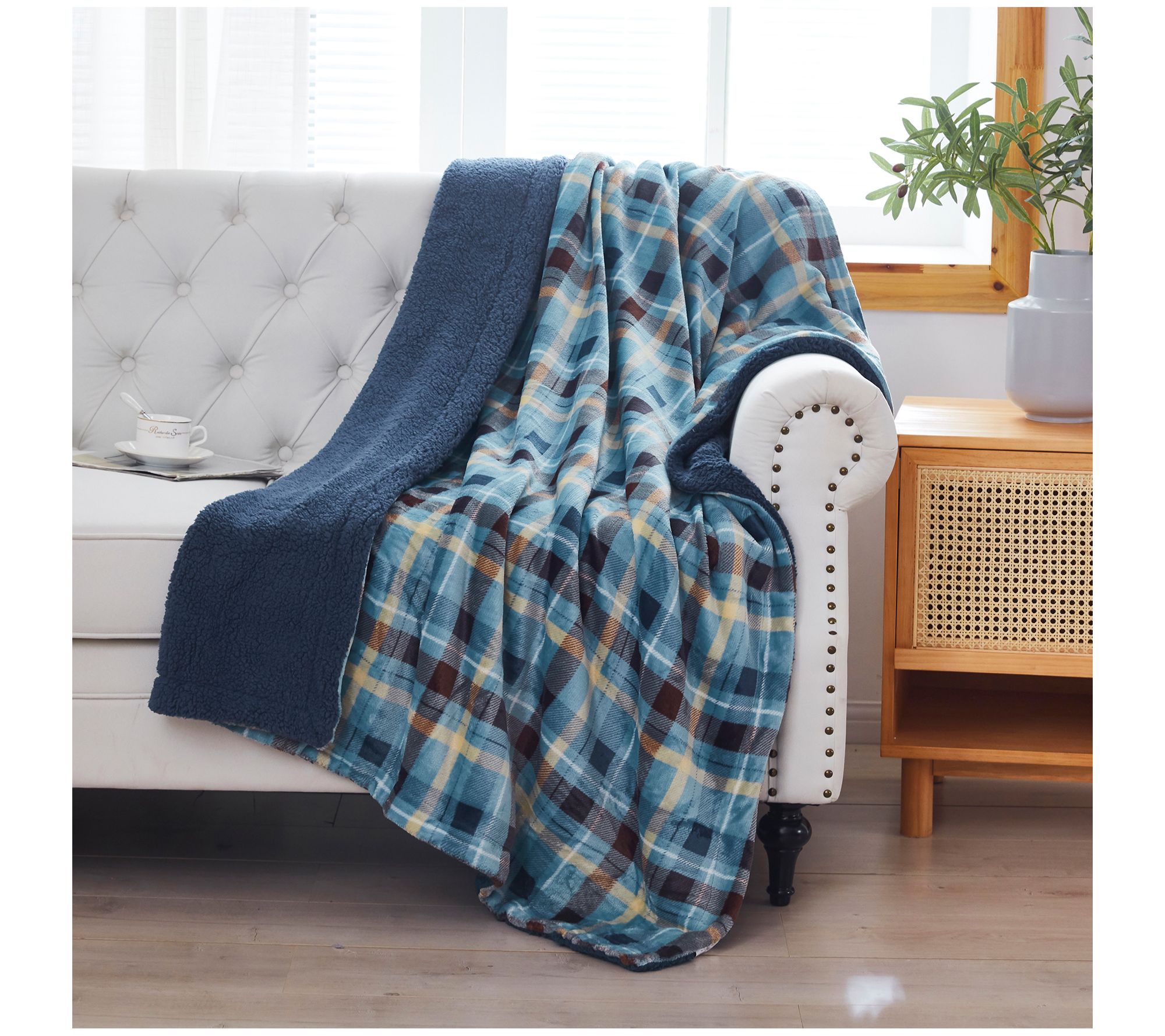 Mantolok Printed Velvet to Sherpa Throw