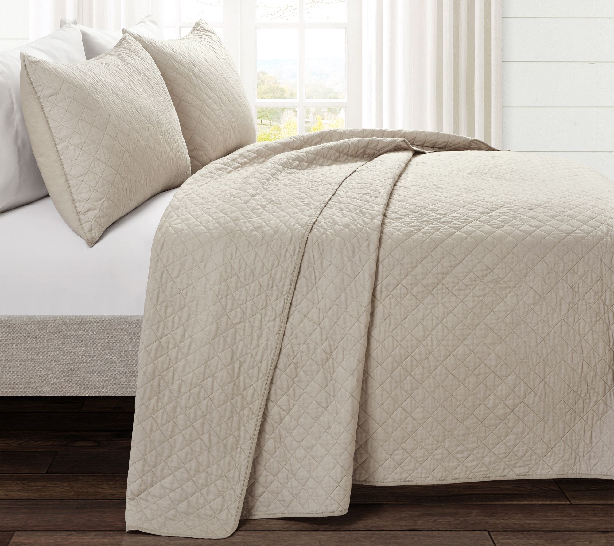 Ava Diamond Oversized 3-Piece King Quilt Set byLush Decor