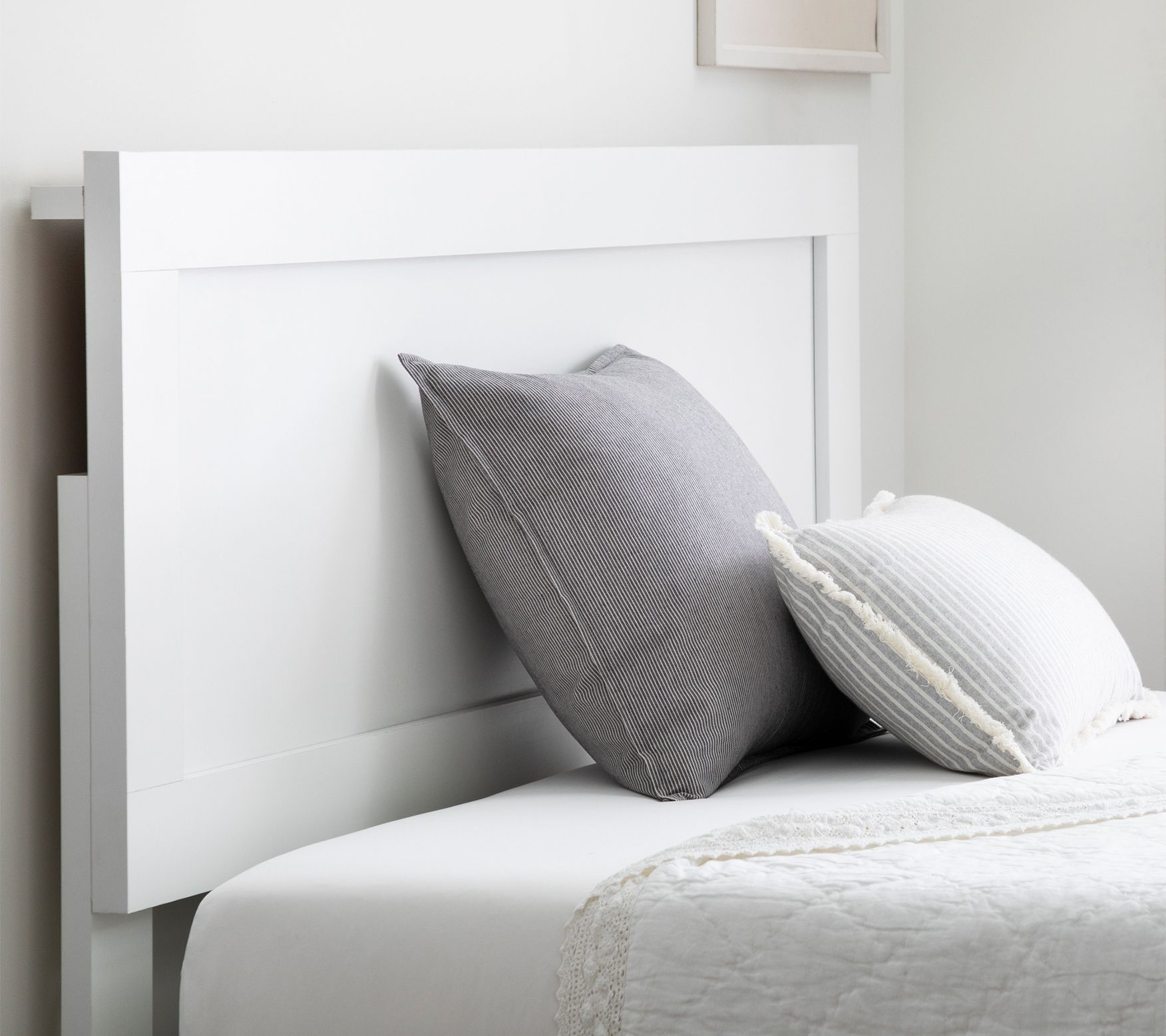 Brookside Leah Classic Wood Platform Twin XL Bed