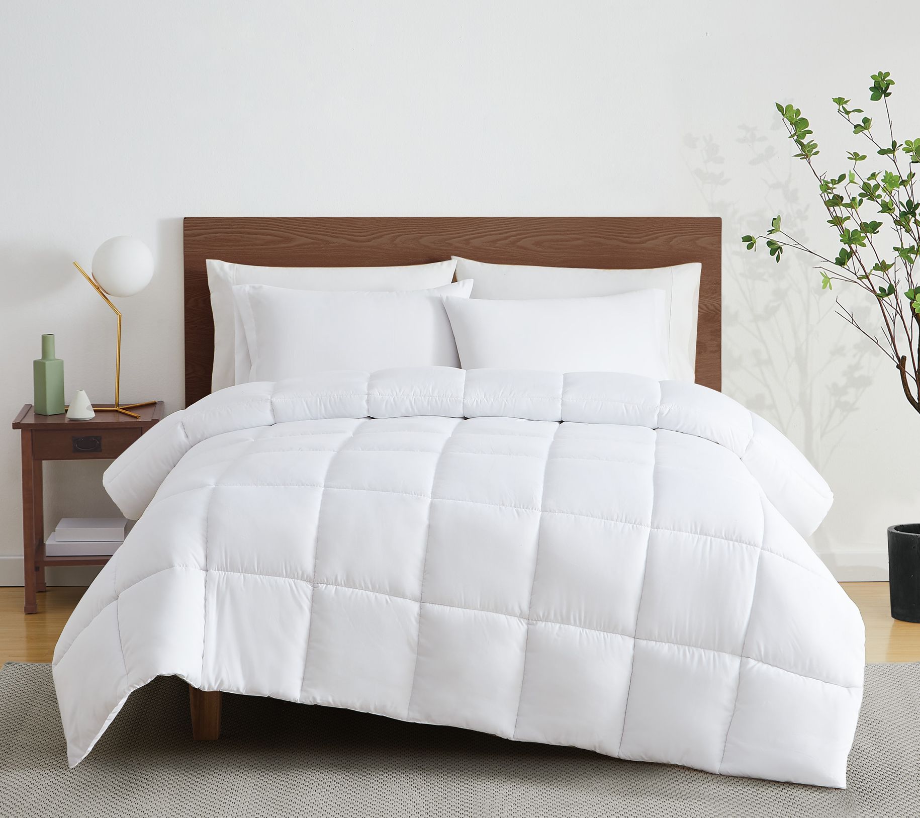 Microfiber Down Alternative Comforter (Full/Queen) White