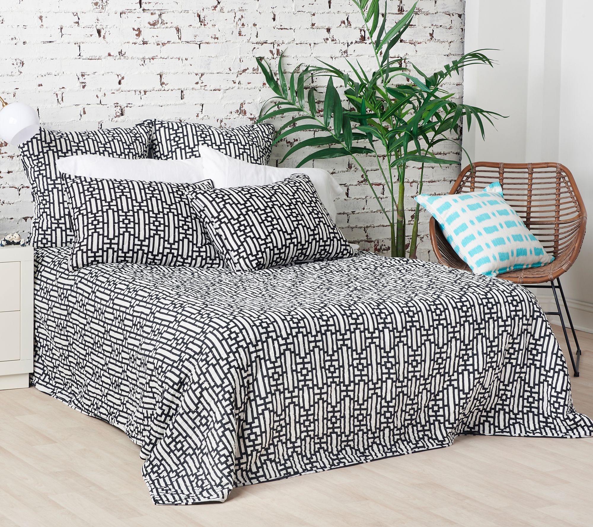 Naya King Quilt