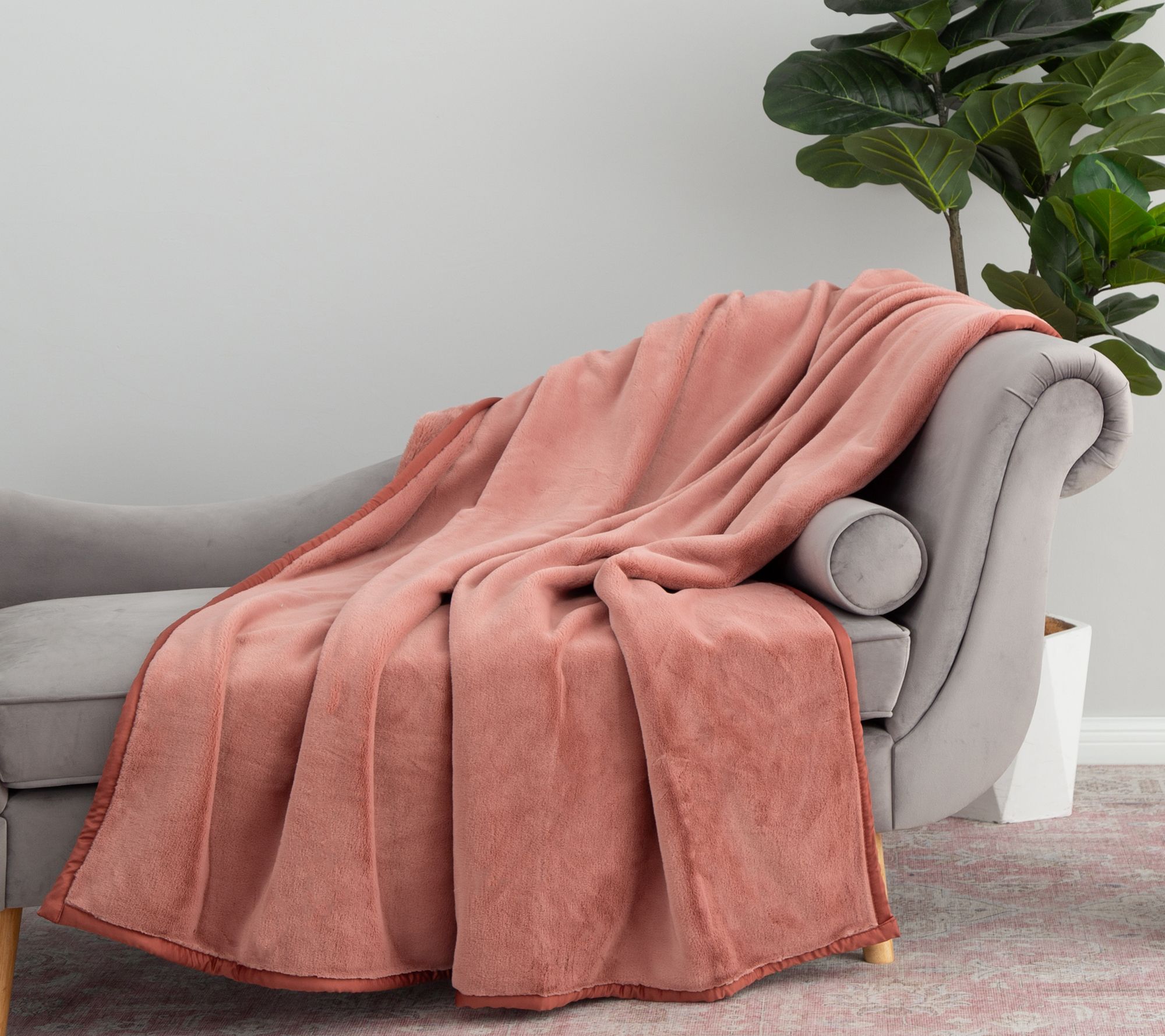 Berkshire Velvetplush & Spaloft 60x70 Throw with Satin Trim