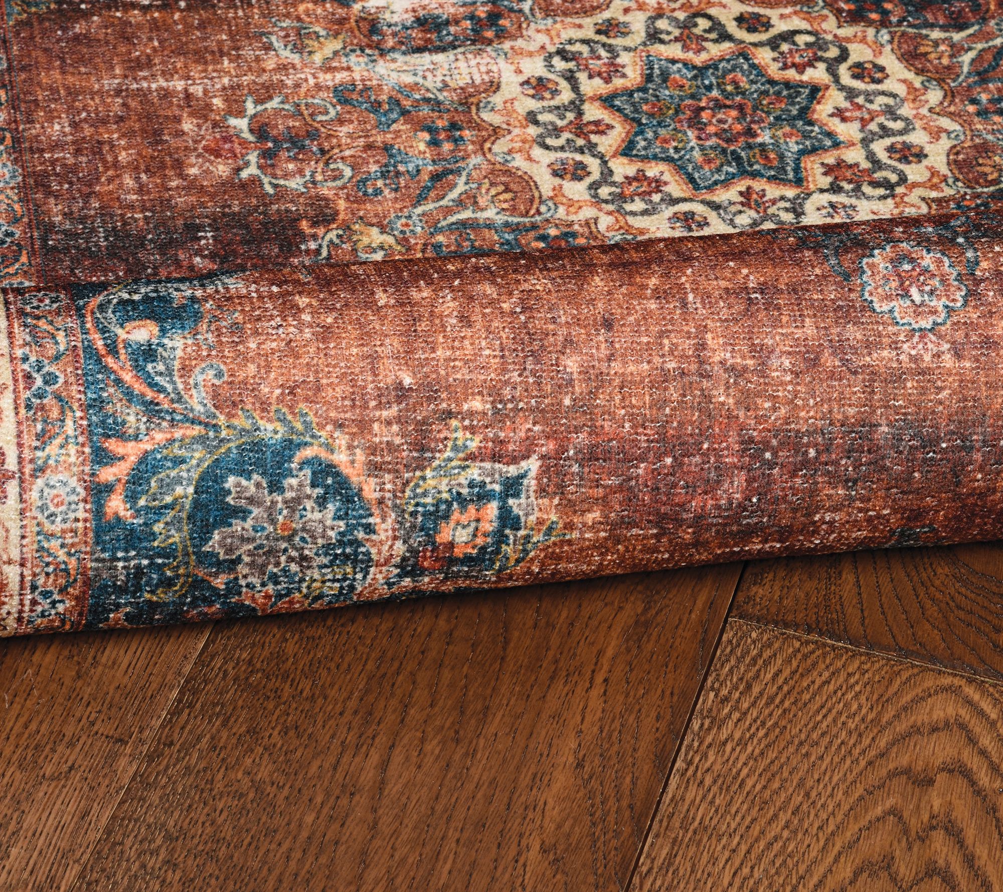 Linon Home Vivi 2'x3' Washable NonSlip IndoorStylish Rug