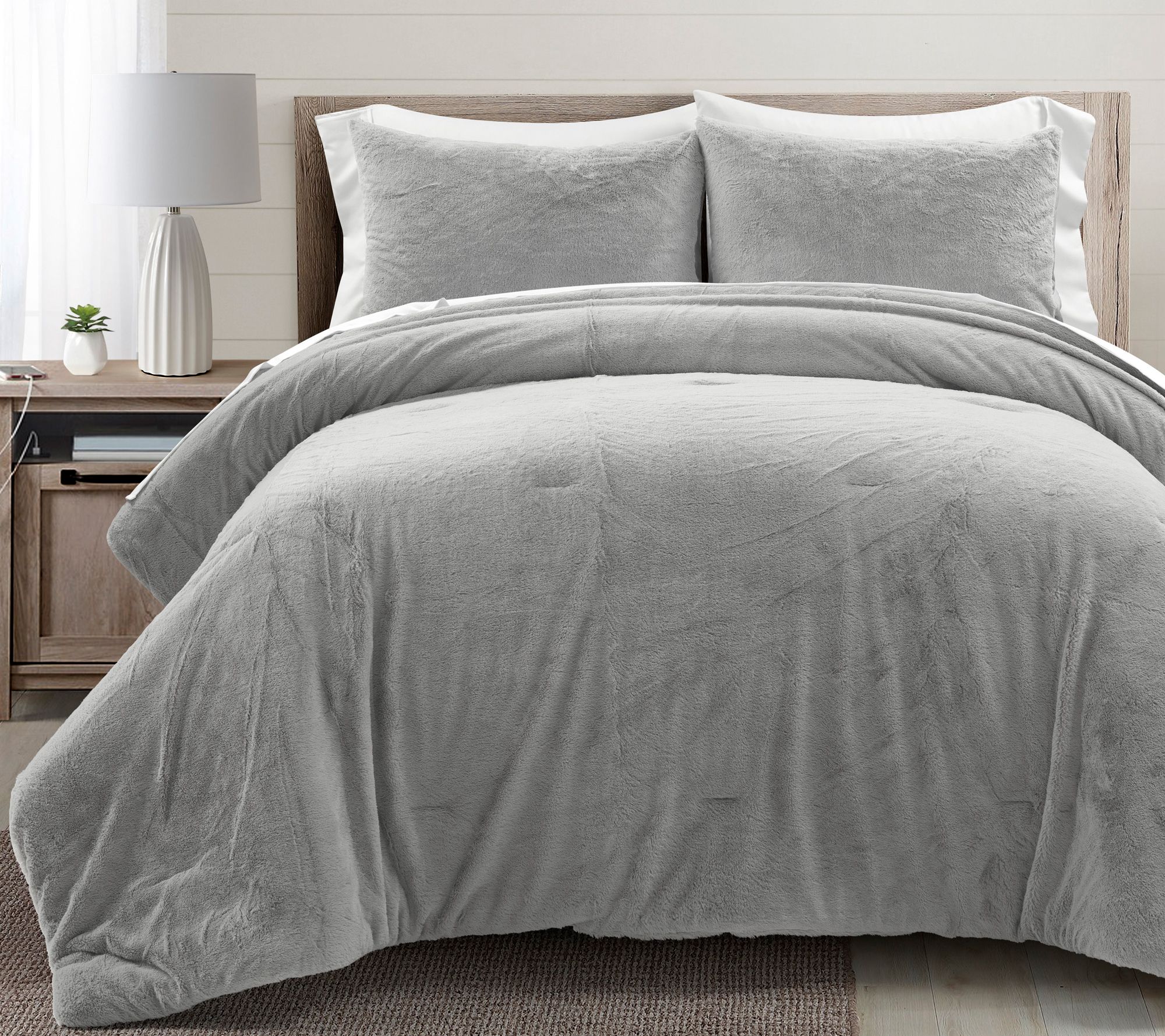 Lush Decor Modern Solid Faux Fur All Season Comforter Queen