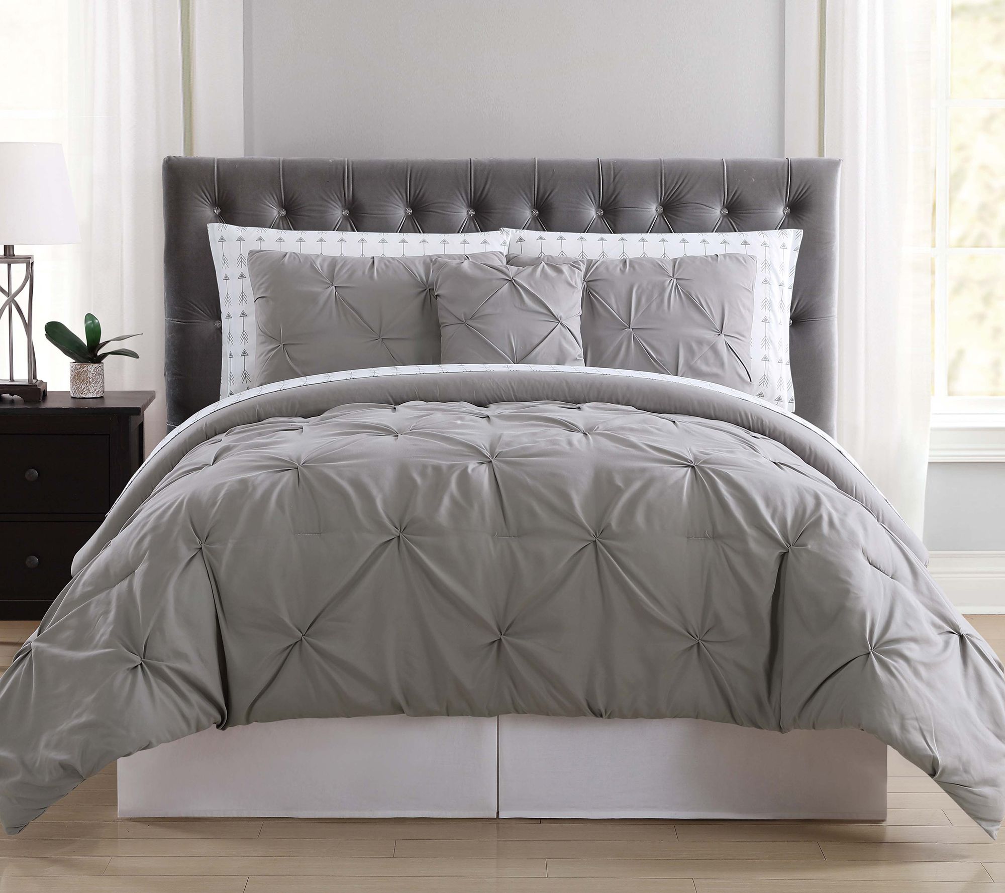 Truly Soft Arrow Pleated Queen Bed in a Bag