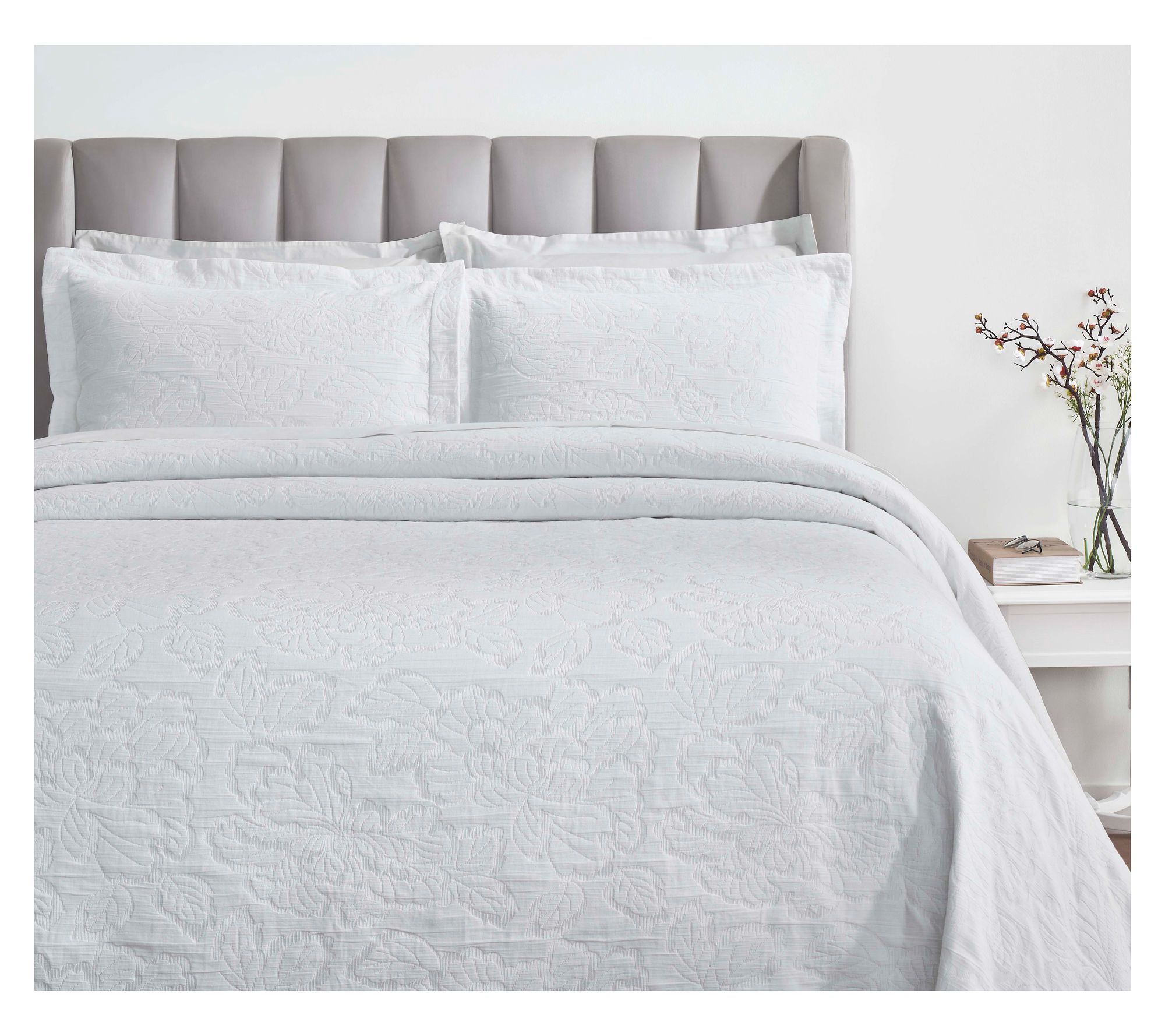 Superior Hibiscus Cotton Bedspread and Sham Set, Cal King