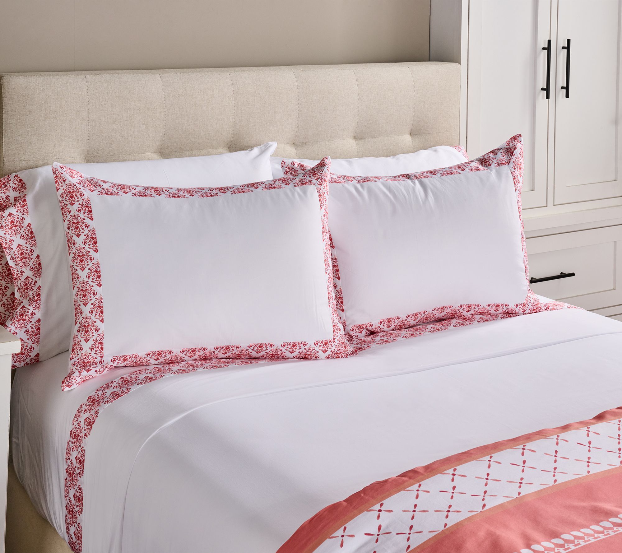 Hotel du Cobb Set of 2 Decorative Border Pillowcases