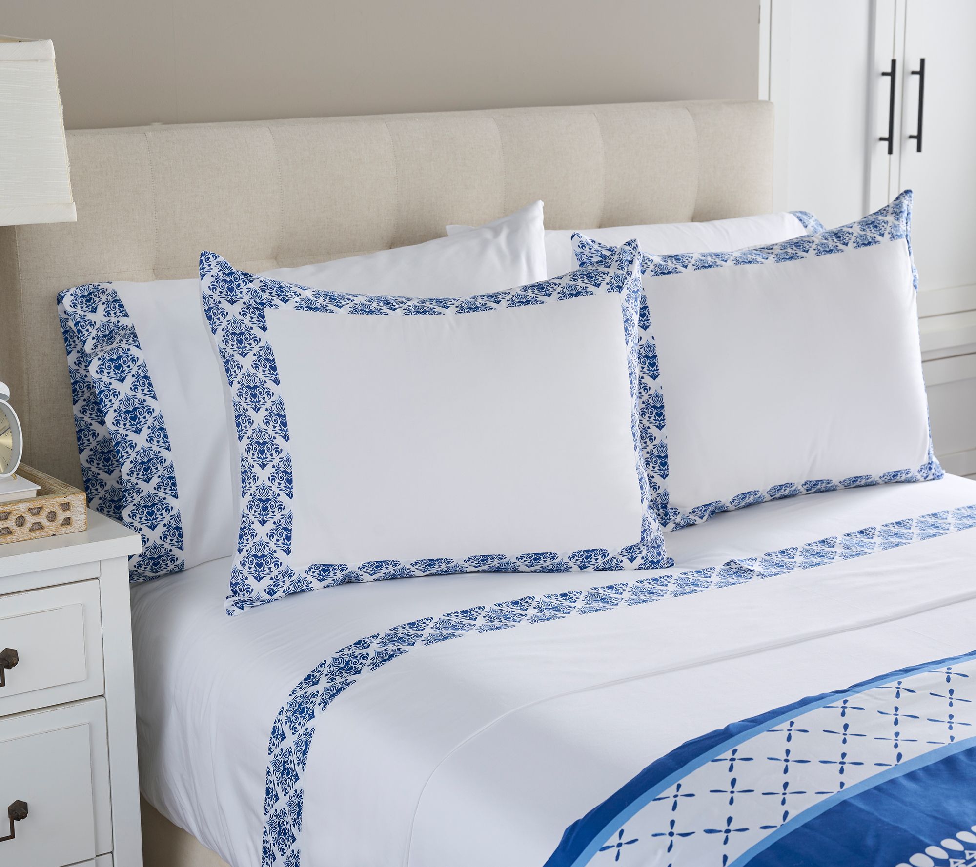 Hotel du Cobb Set of 2 Decorative Border Pillowcases