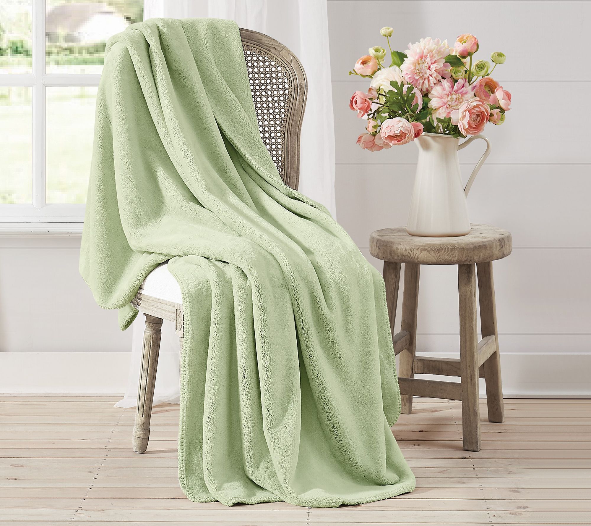 The Farmhouse by Rachel Ashwell Printed and Sold Throw