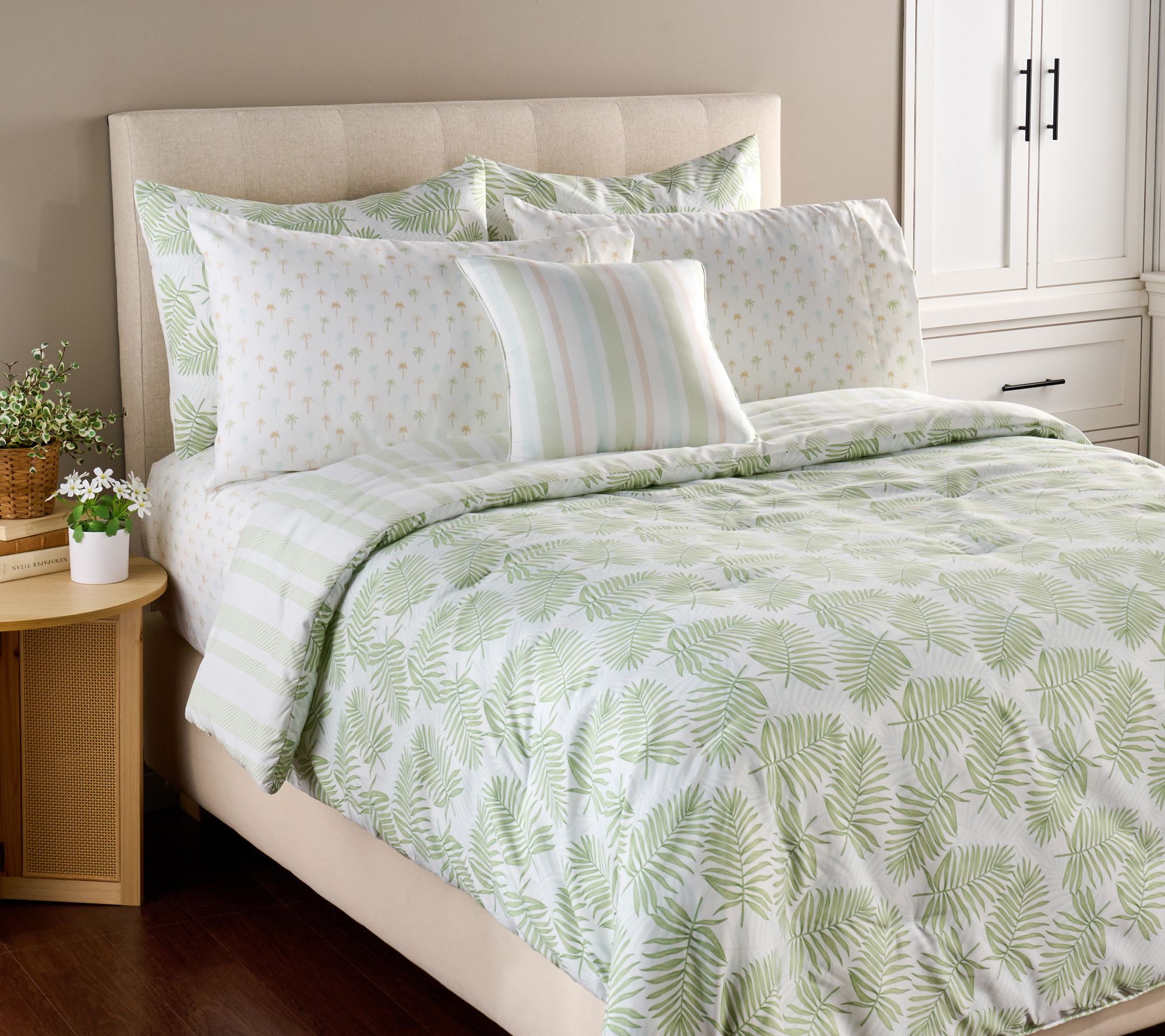 Home Reflections Coastal 8pc Queen Bedding Set