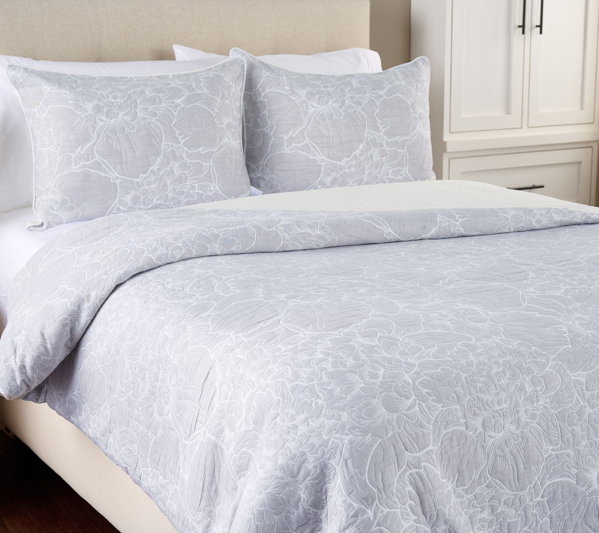  "As Is" Northern Nights Floral Gauze Matelasse Comforter Set-K