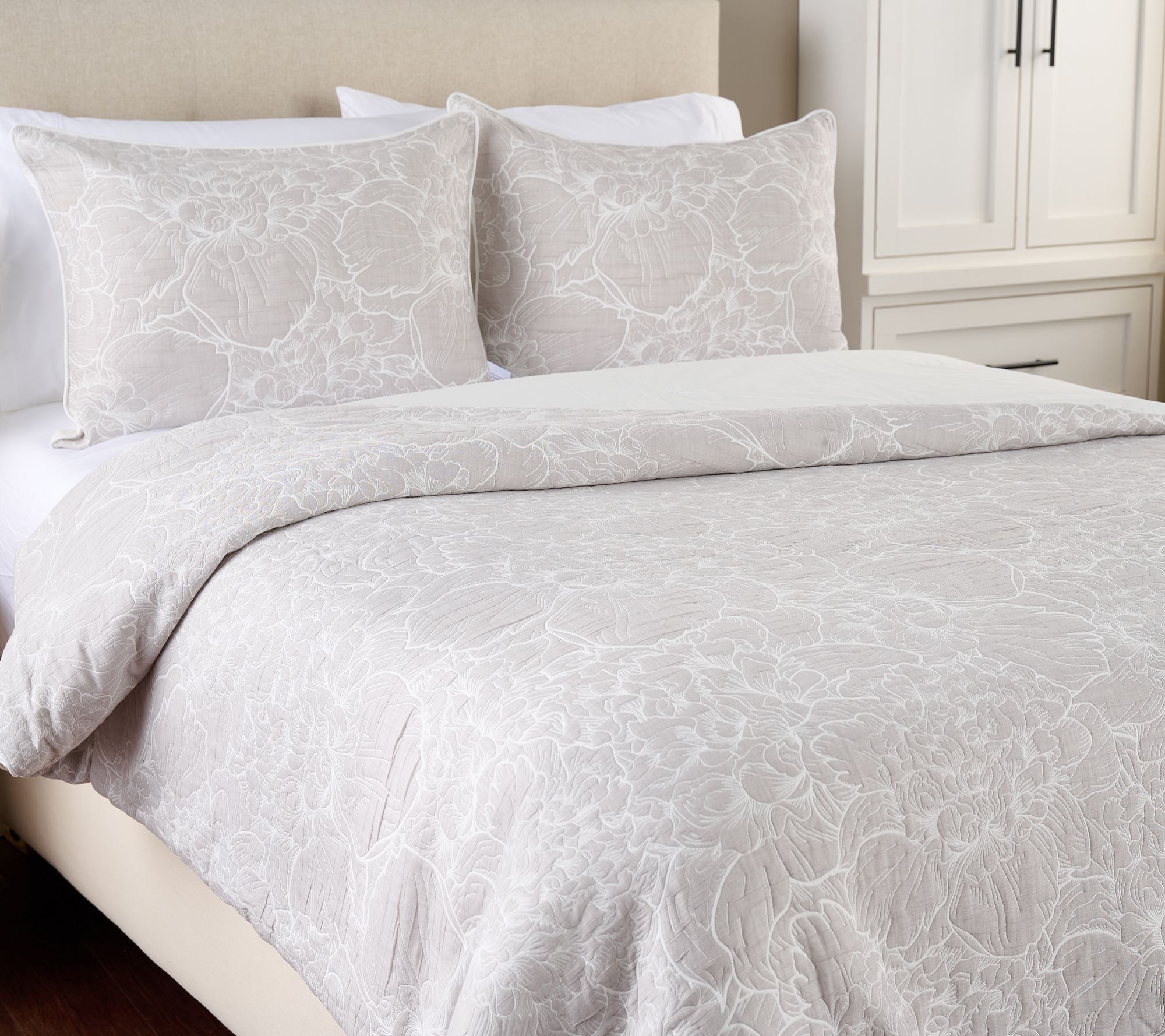 "As Is" Northern Nights Floral Gauze Matelasse Comforter Set-K