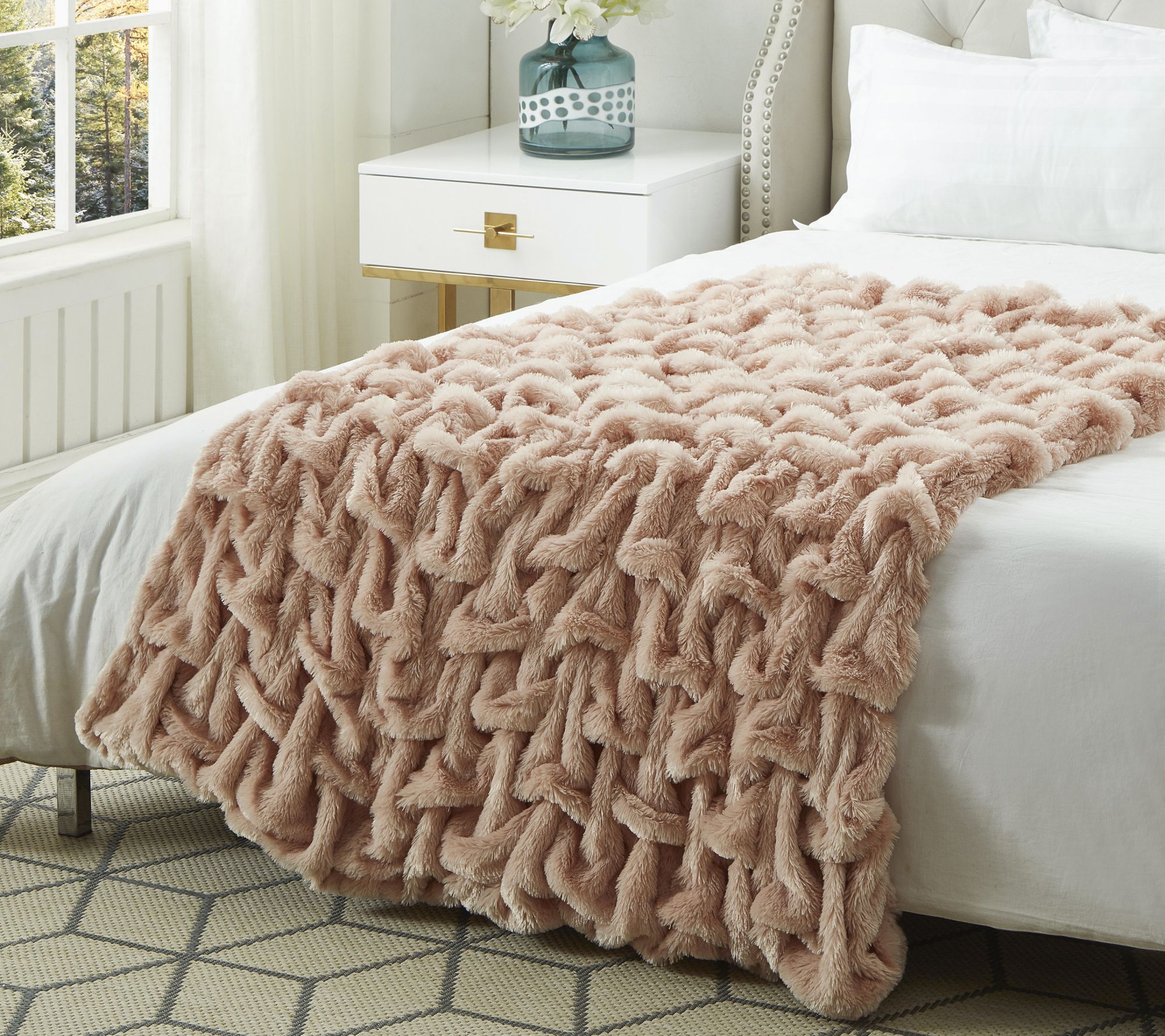 Cozy Tyme Lmos 50"x60" Stitched Faux Fur Throw