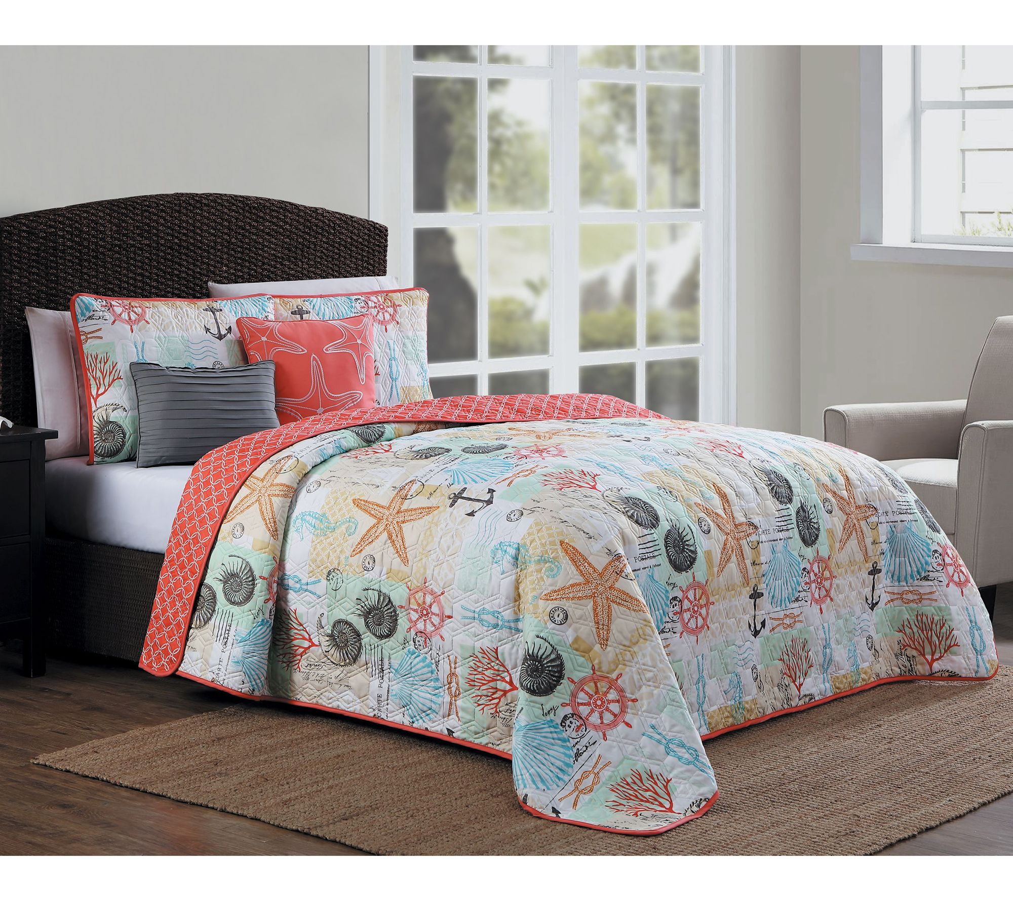 Belize Reversible Coastal Quilt w/ Throw Pillows King