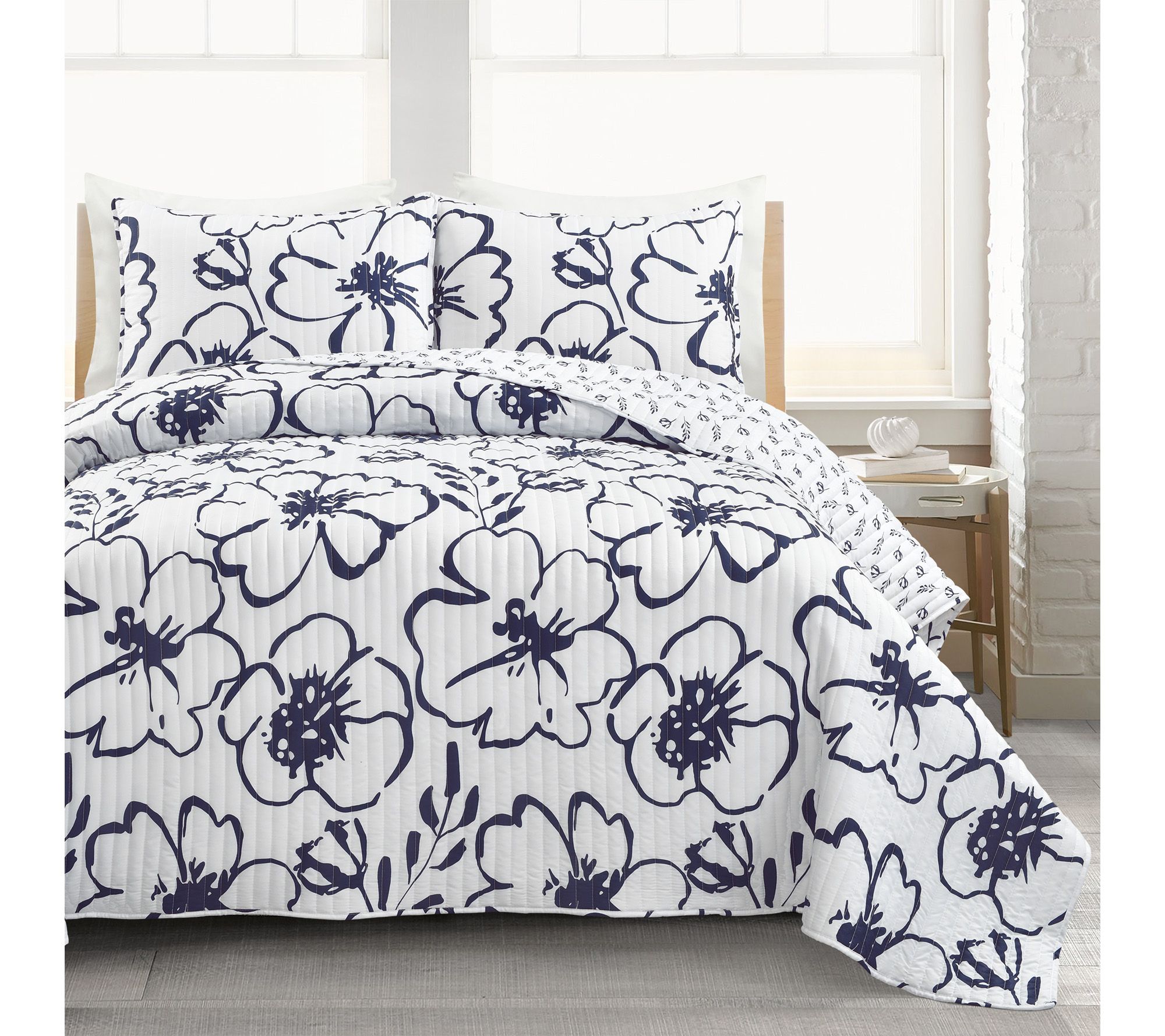 Scandinavian Fl oral 3Pc King Q uilt Set by Lus h Decor