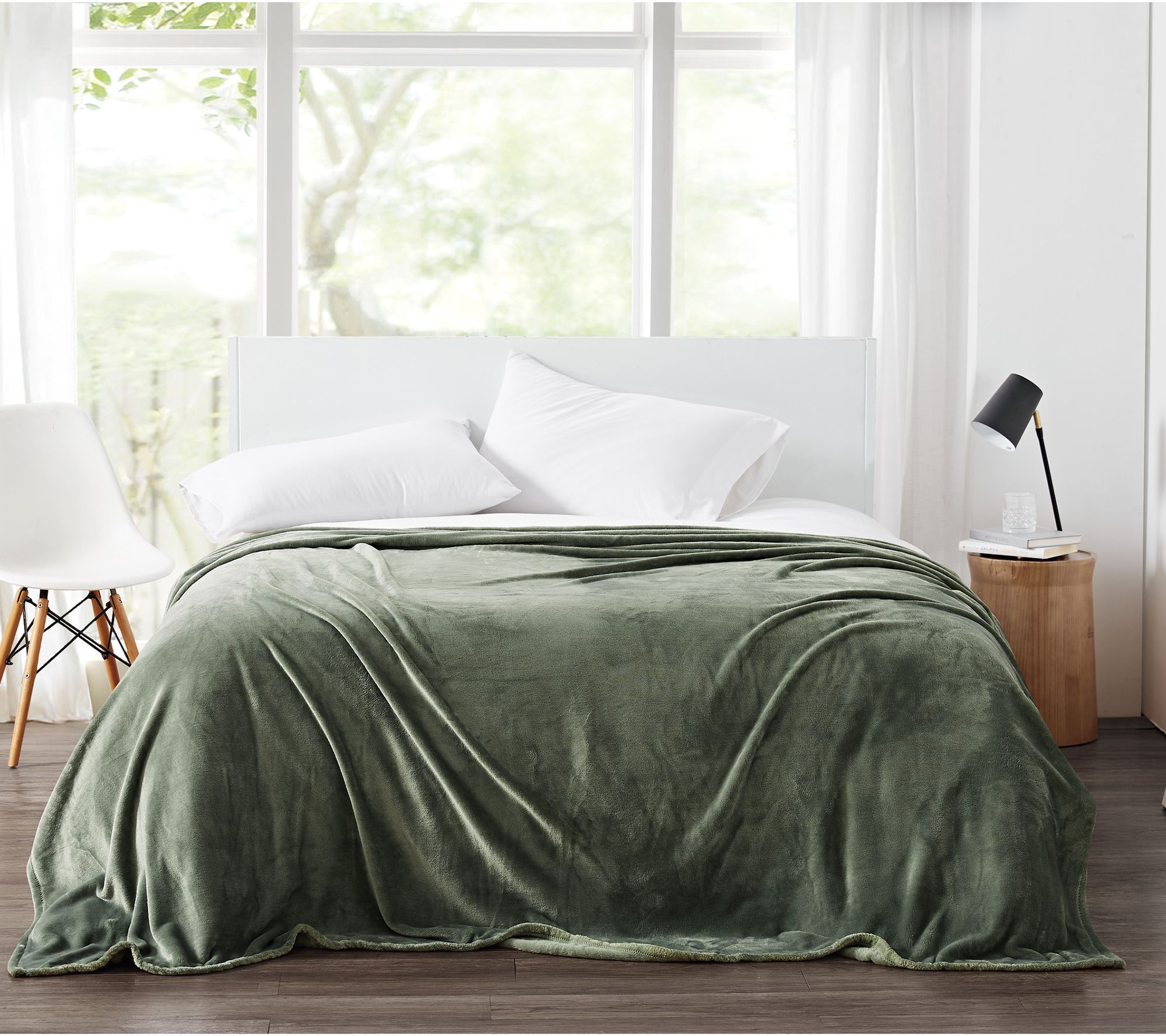 Cannon Solid Plush Full/Queen Blanket