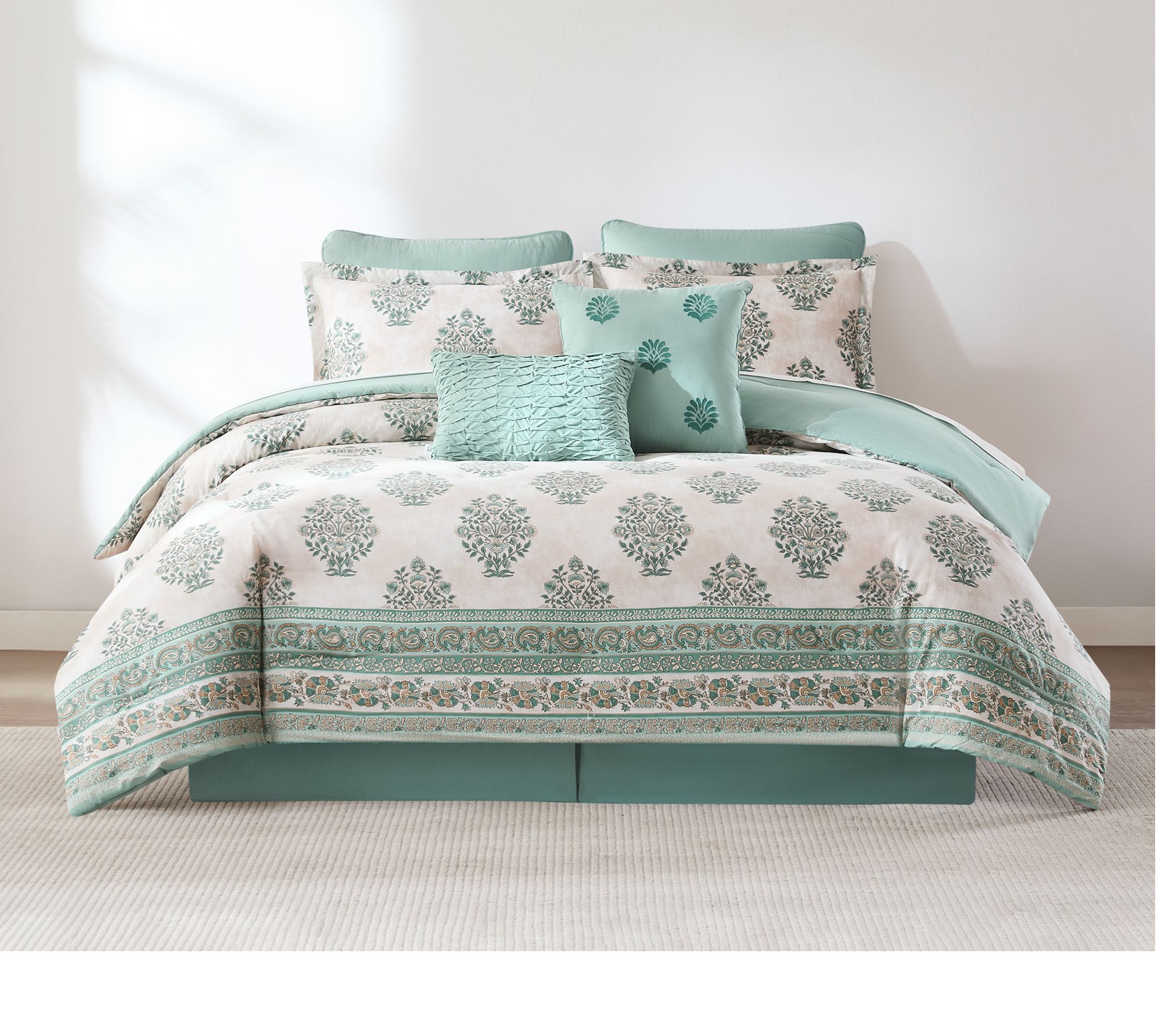 Lush Decor Sofi a Flower Block Cotton Comforte r 8Pc Set Queen