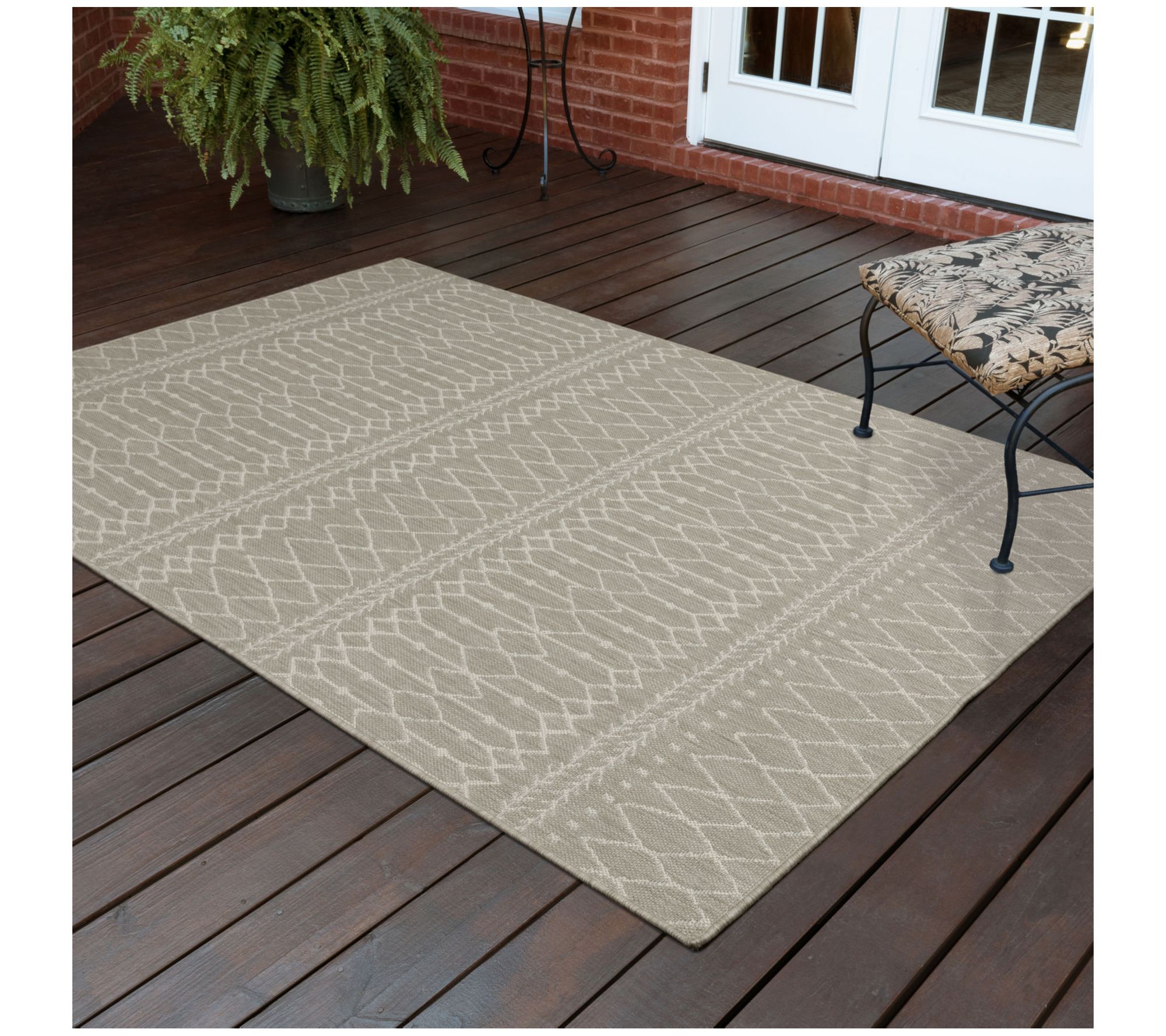 Veranda Living I/O Gray Geometric Tribal Stripe  5'3"x7'3" Rug