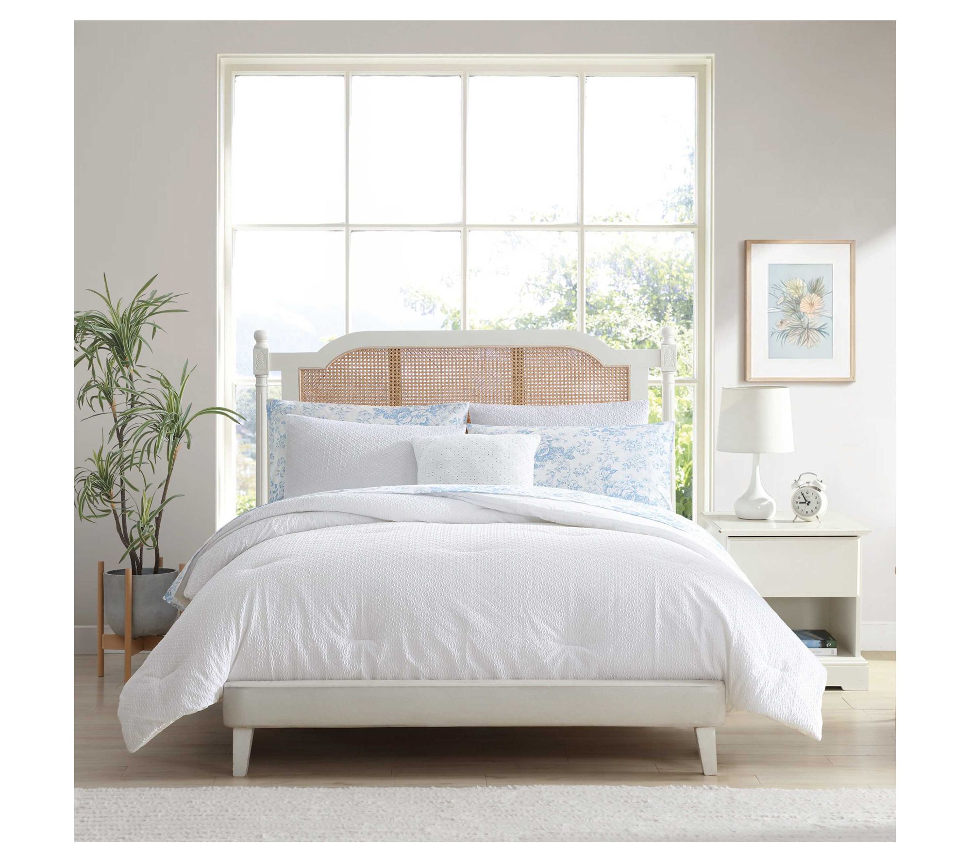 Laura Ashley Margaret White TwinXl Comforter Bed in a Bag Set
