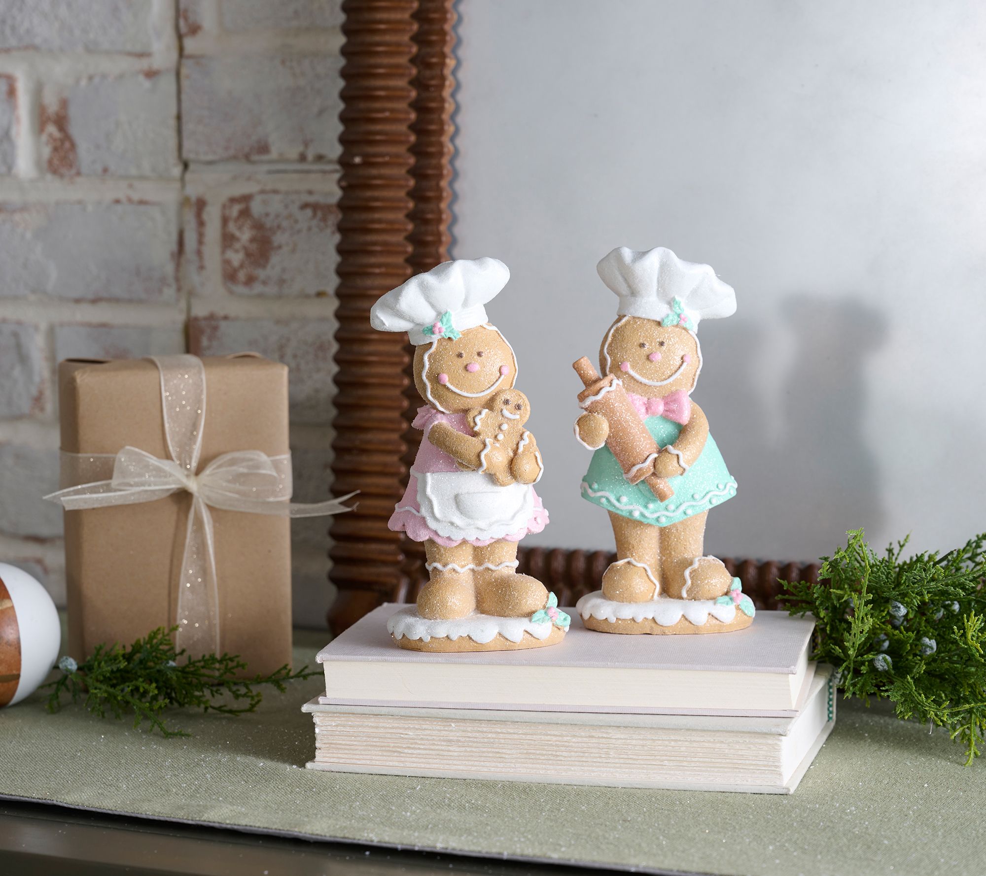 2-Piece Baking Sugared Gingerbread Couple