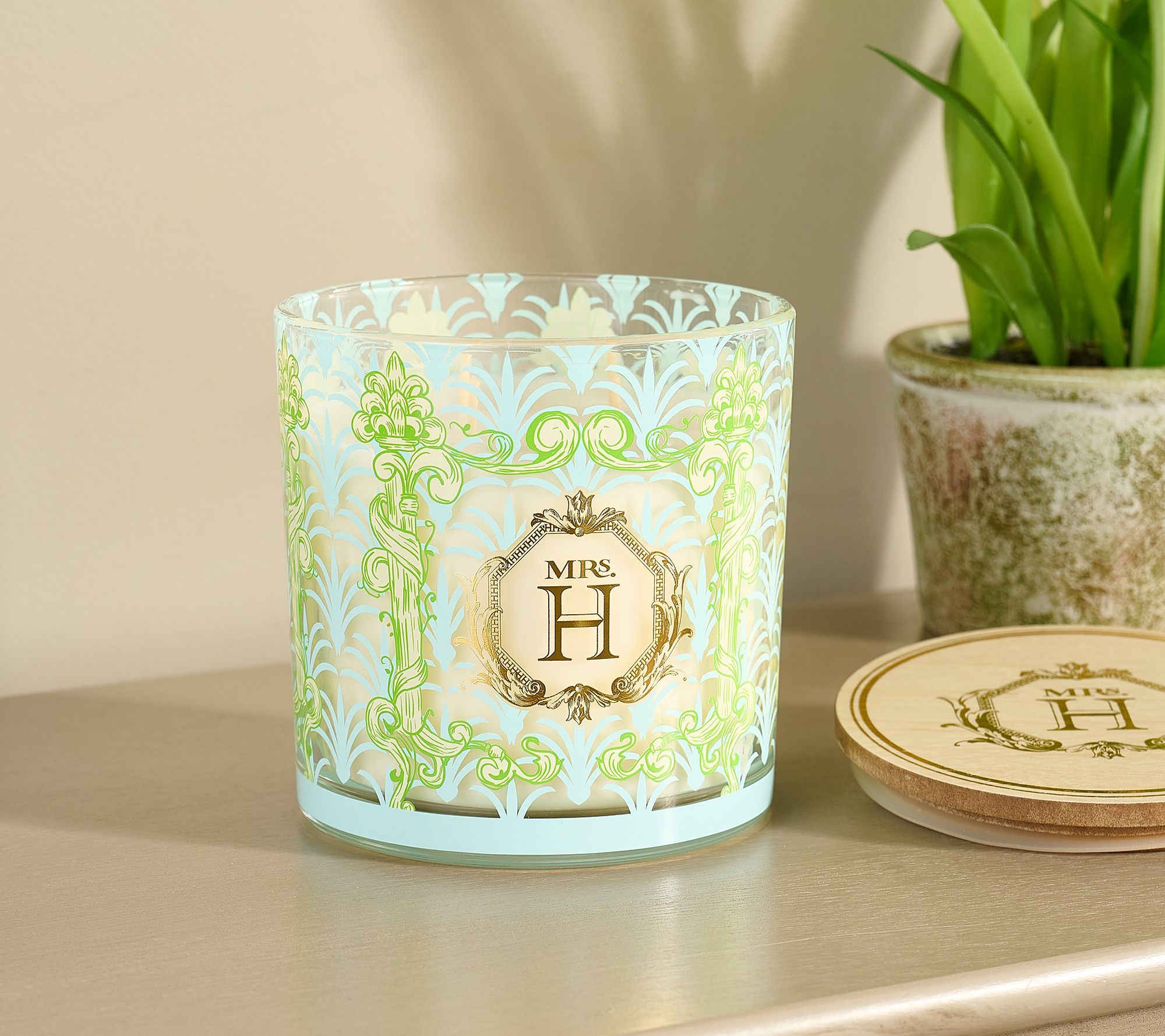 Mrs.H 22oz Coral Stone Glass Candle with Wooden Lid