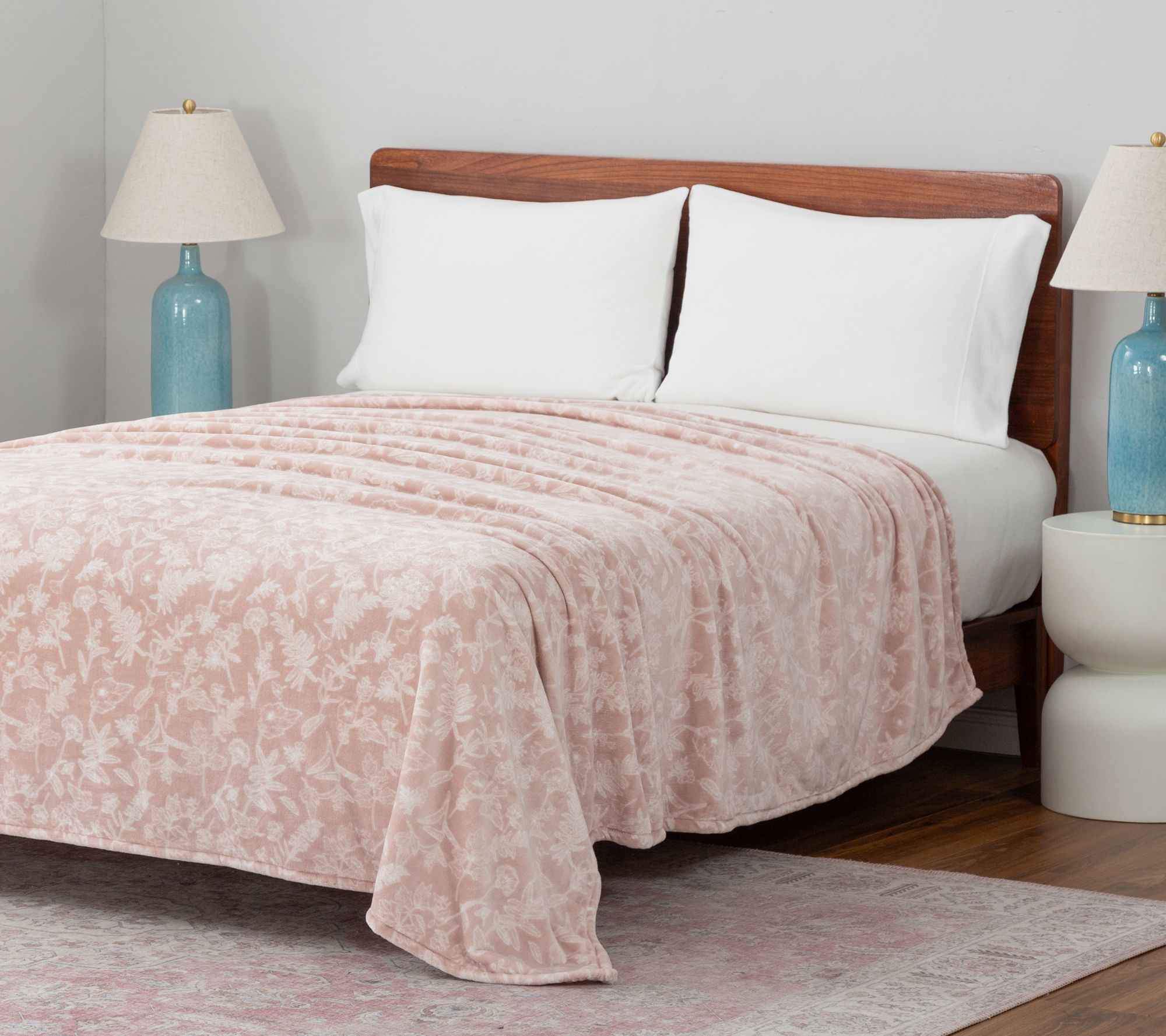 Berkshire Farmhouse Fleur Printed Velvetsoft Blanket - Queen