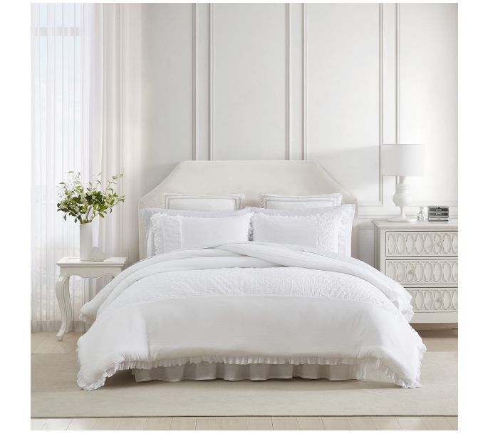 Laura Ashley Ey elet Ruffle Mic rofiber White T win Comforter S