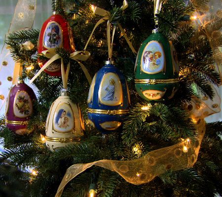 #6 Details about   Valerie Parr Hill Mr Christmas Music Box Porcelain Egg Ornaments 