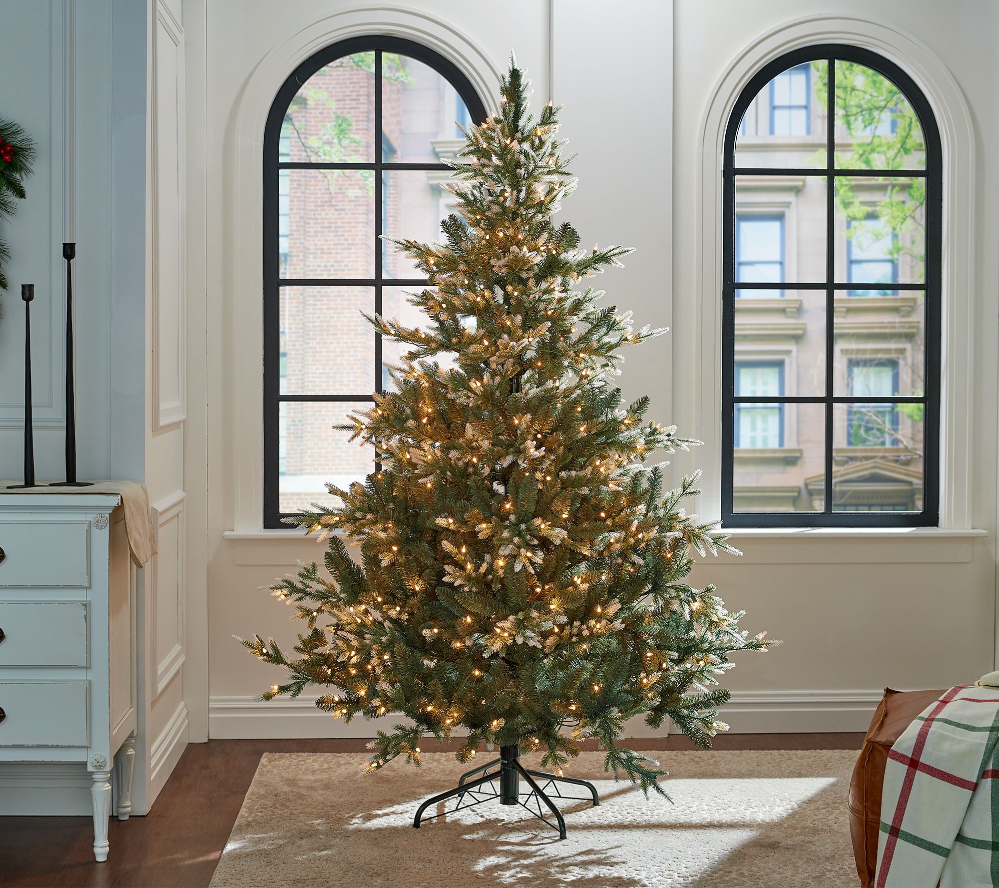How to Trim and Decorate a Christmas Tree, According to the Martha