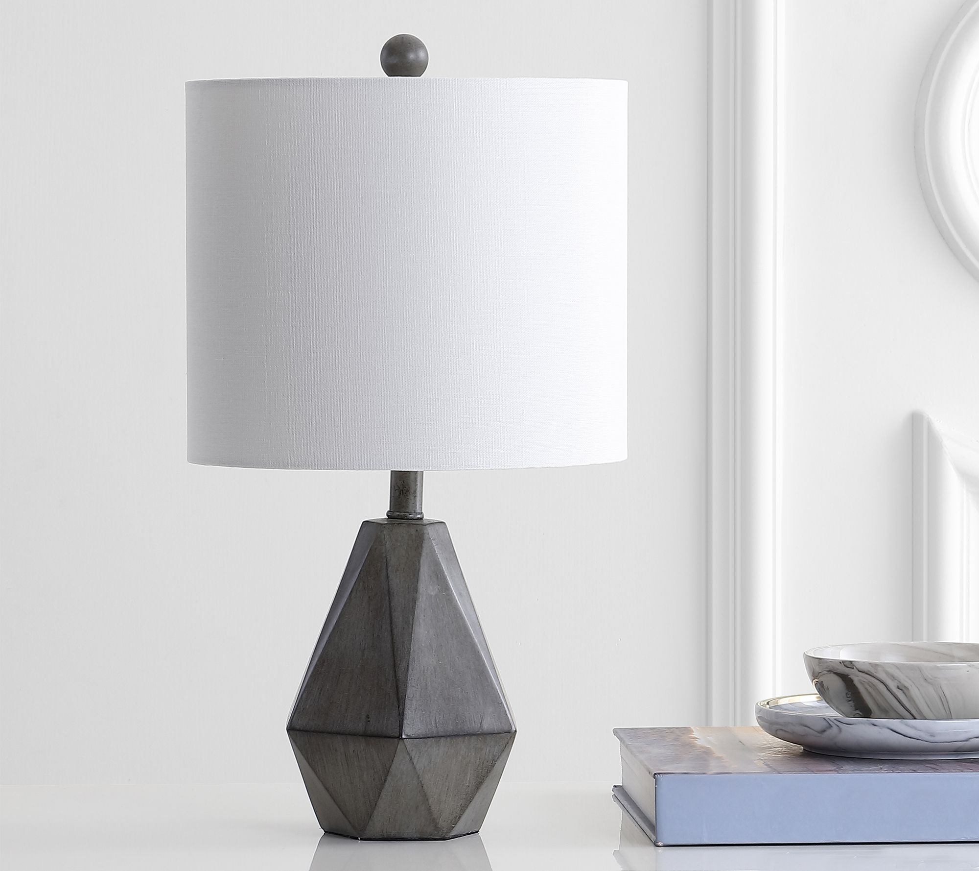 Safavieh Vaughn Table Lamp