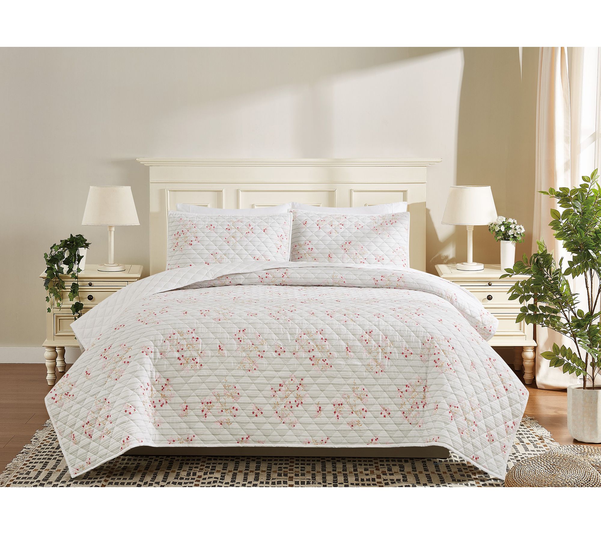 Cottage Classics Emma Floral Twin/TXL Quilt Set