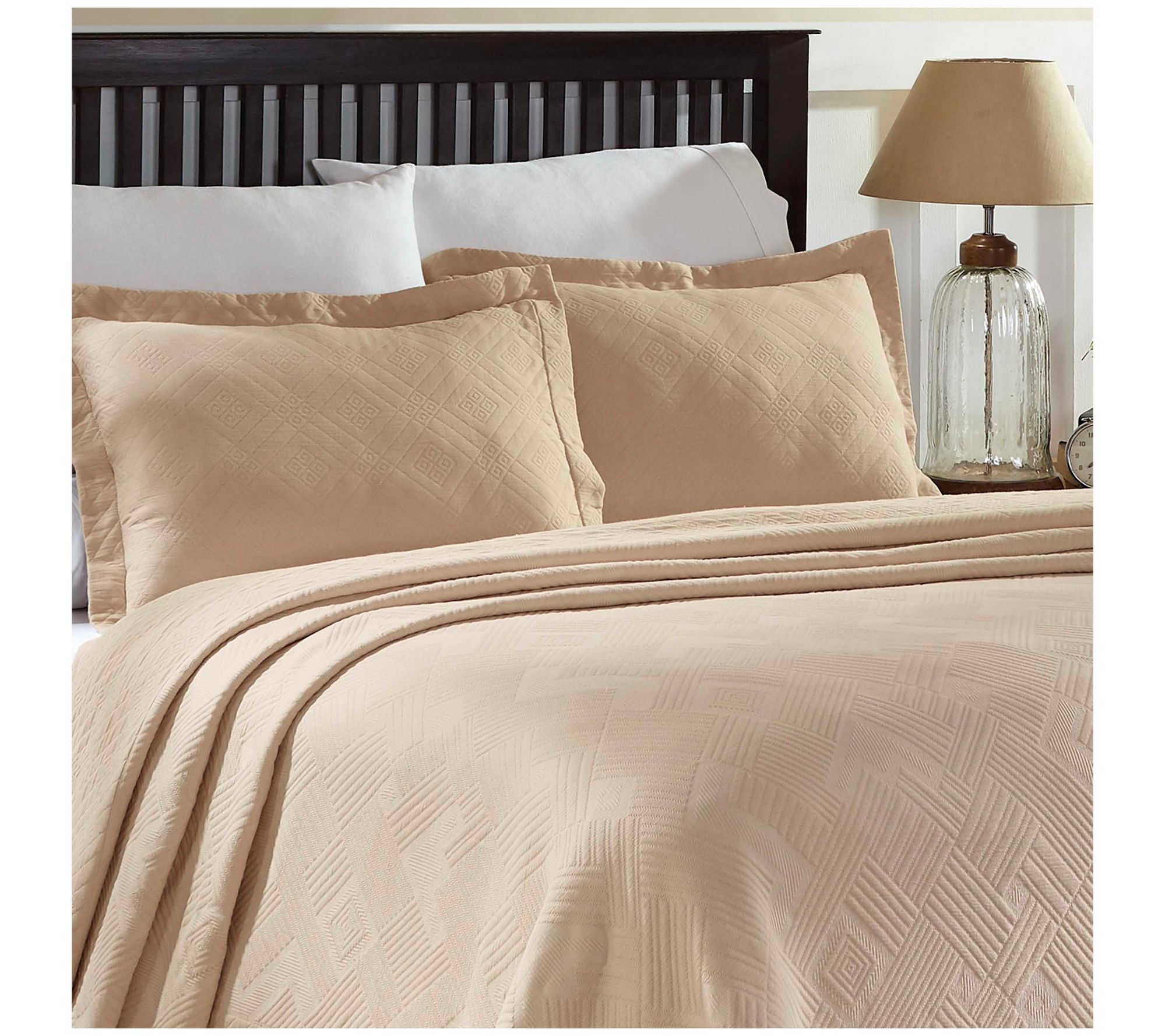 Superior Geometric Fret Cotton Scalloped Bedspr ead Set, Queen