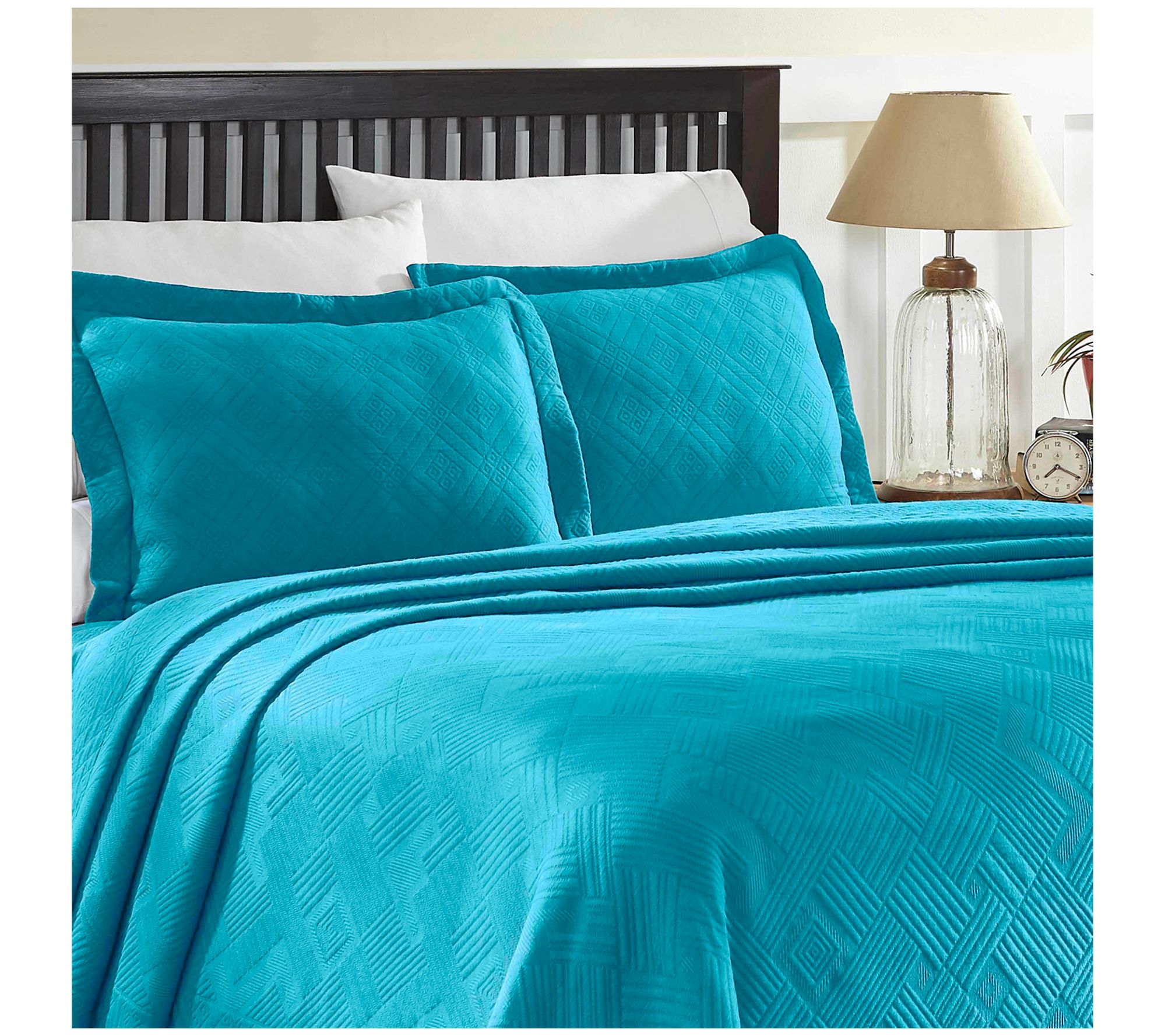 Superior Geometric Fret Cotton Scalloped Bedspr ead Set, Queen
