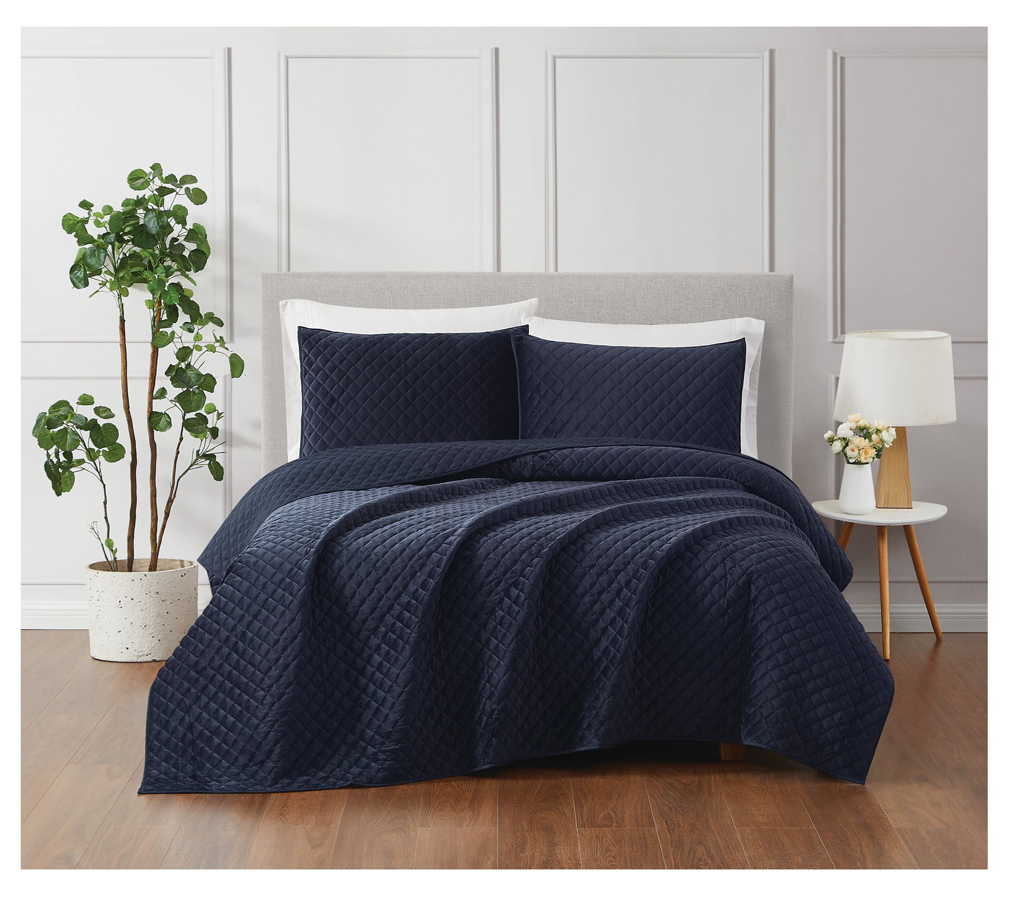 Royal Velvet 3-Piece Diamond Velvet Full/QueenQuilt Set