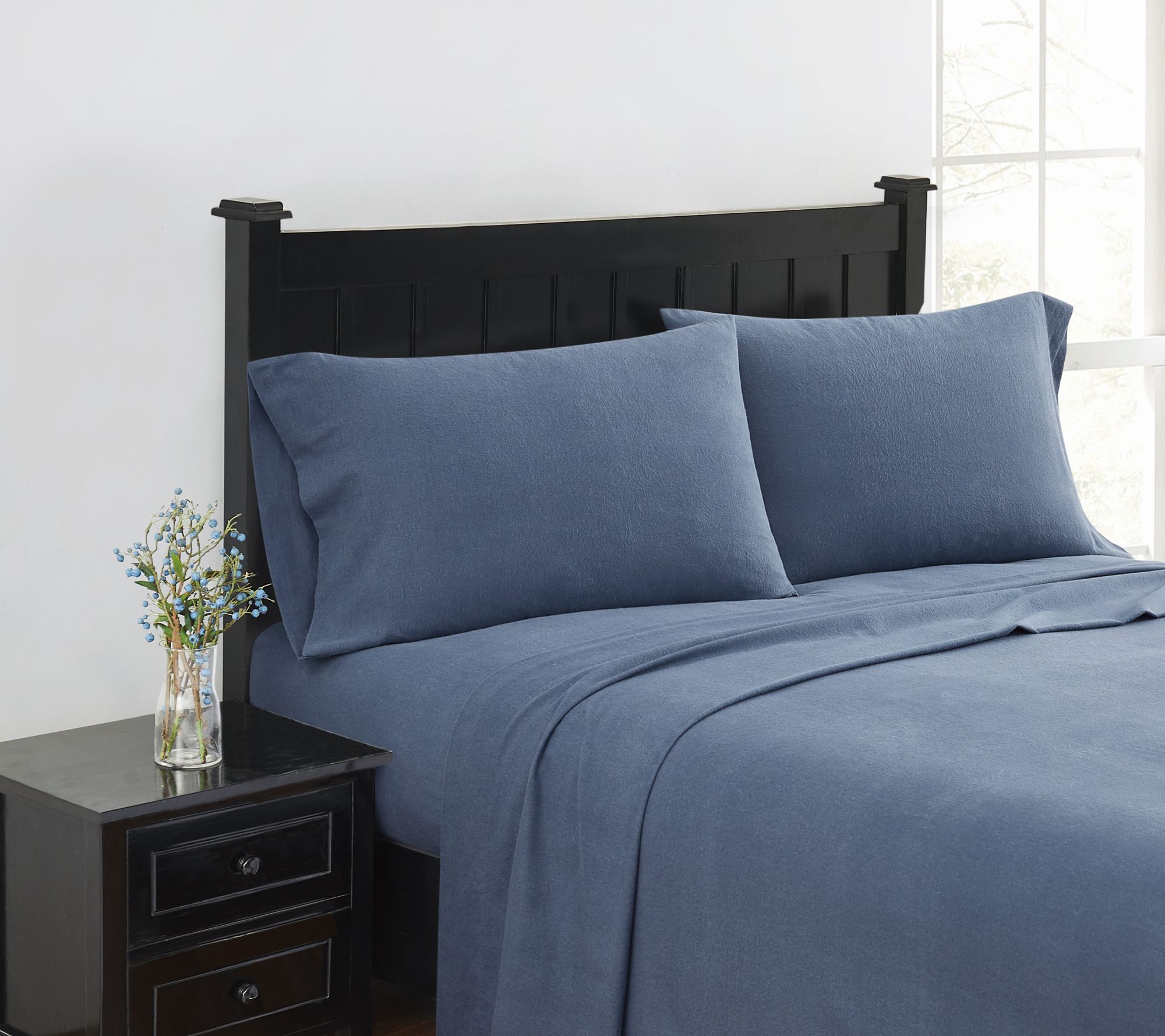 London Fog Solid Flannel 4 Piece Queen Sheet Se t