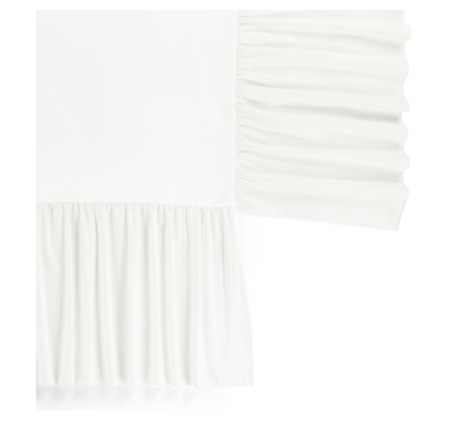 white-scalloped-crib-skirt-looks-so-sharp-and-we-love-that-it-can-go