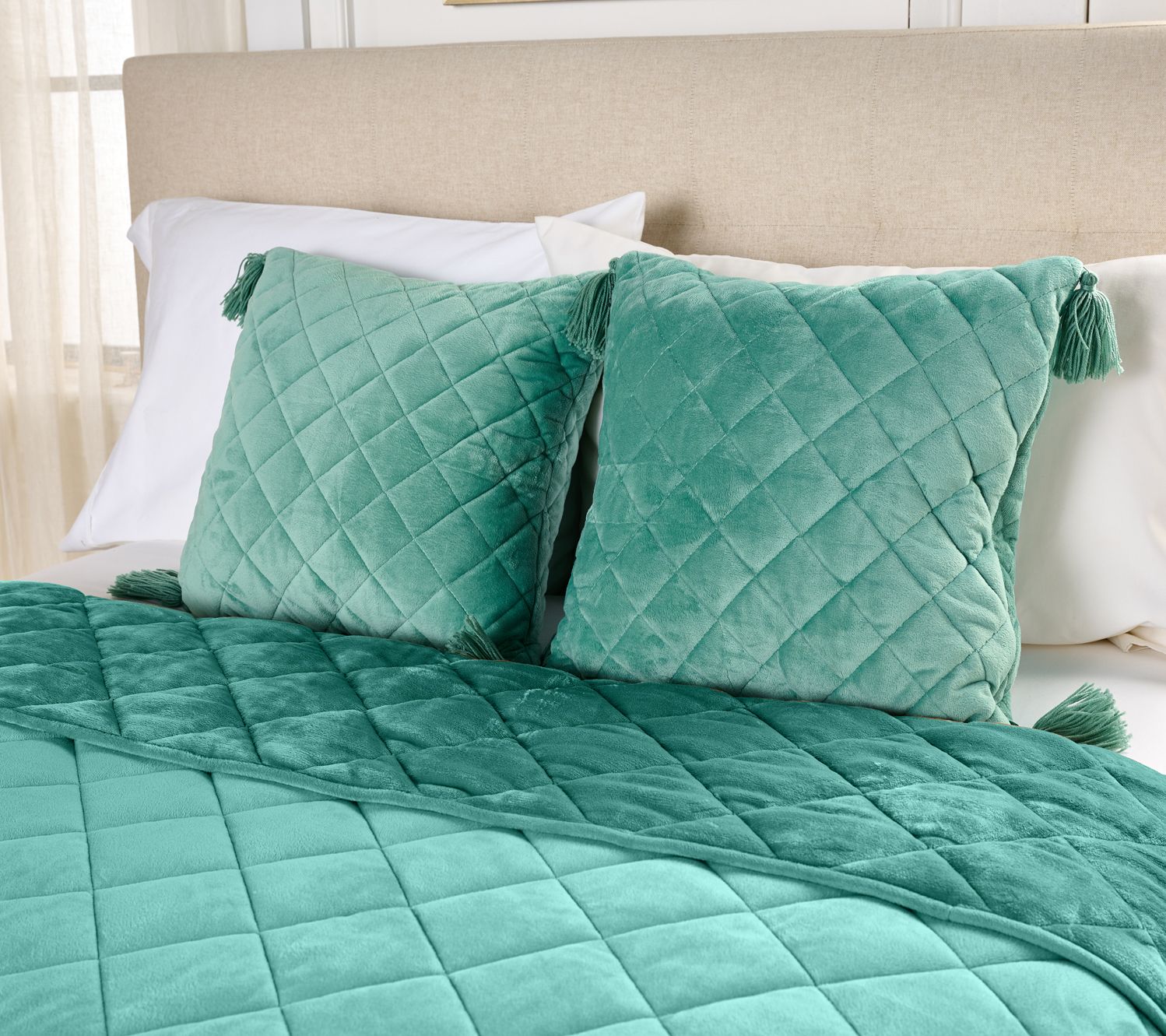 Home Reflections Plush Diamond Comforter Set- Queen