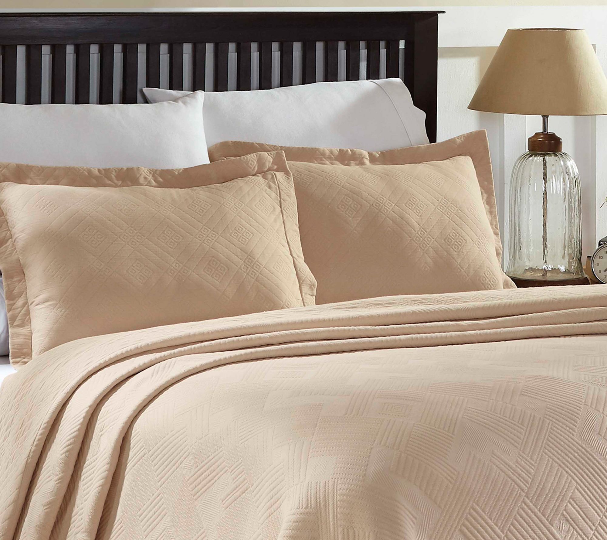 Superior Geometric Fret Cotton Scalloped Bedspread Set, King