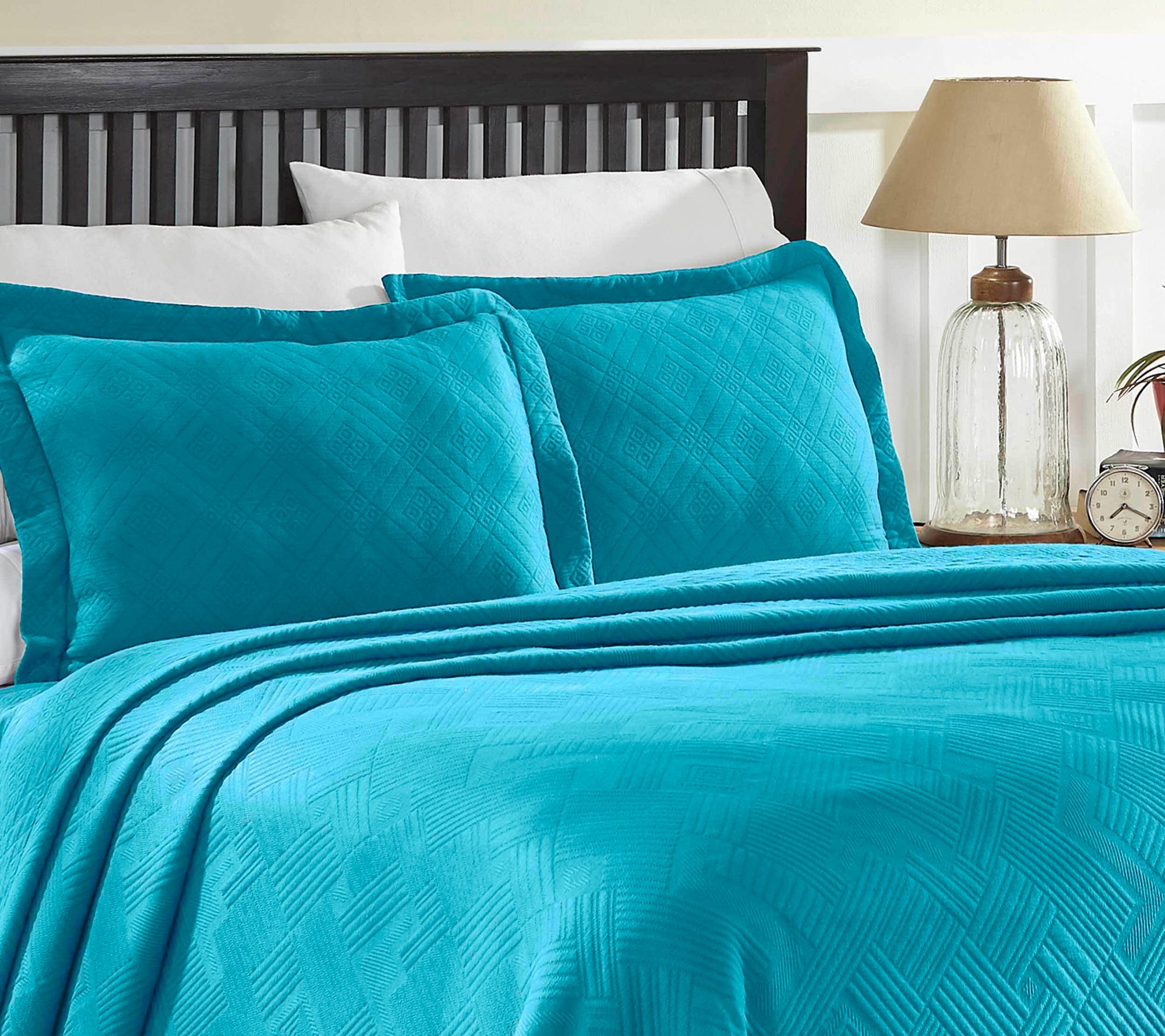 Superior Geometric Fret Cotton Scalloped Bedspread Set, King