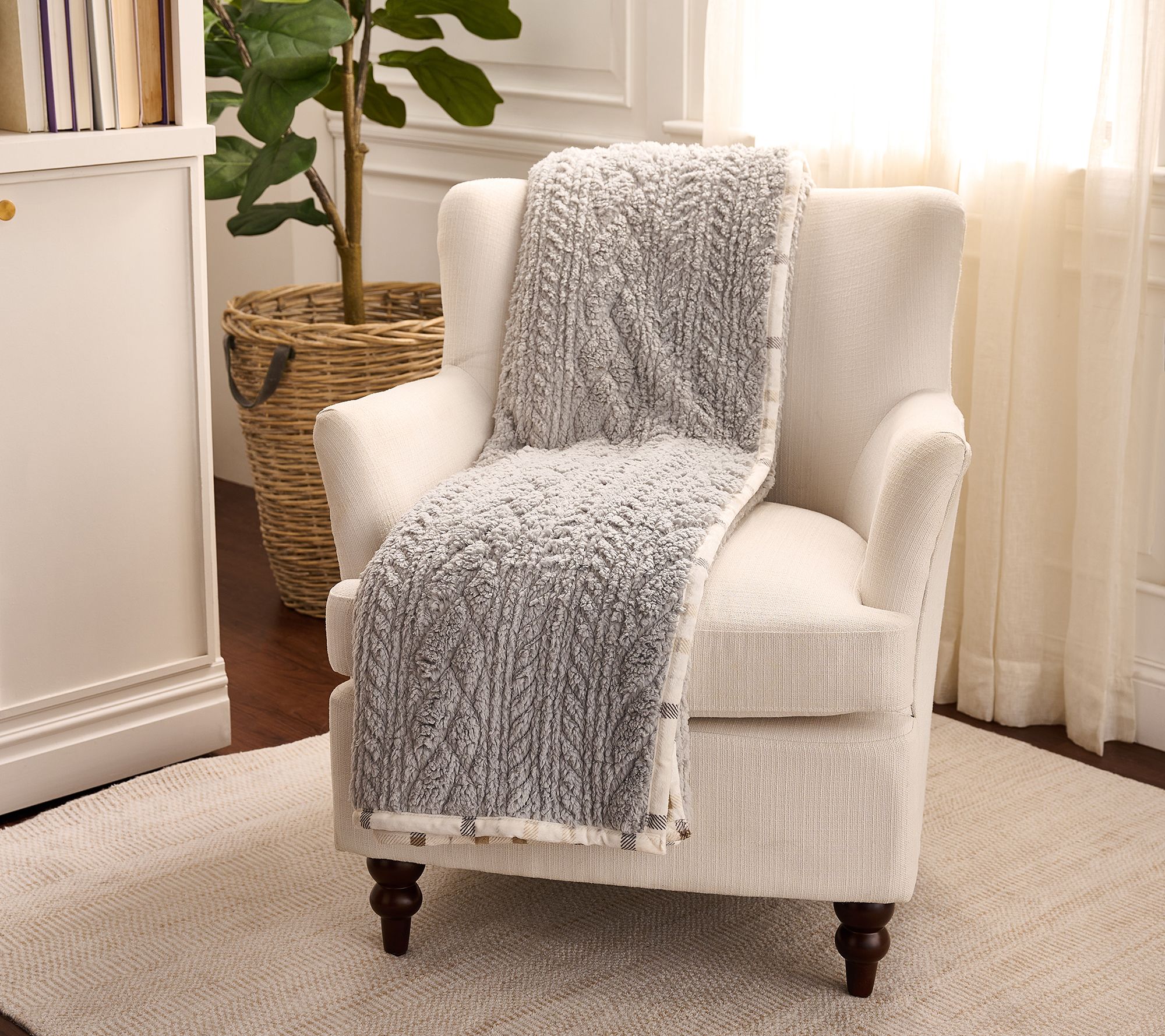Home Reflections Cable Knit Sherpa 60x70 Throw