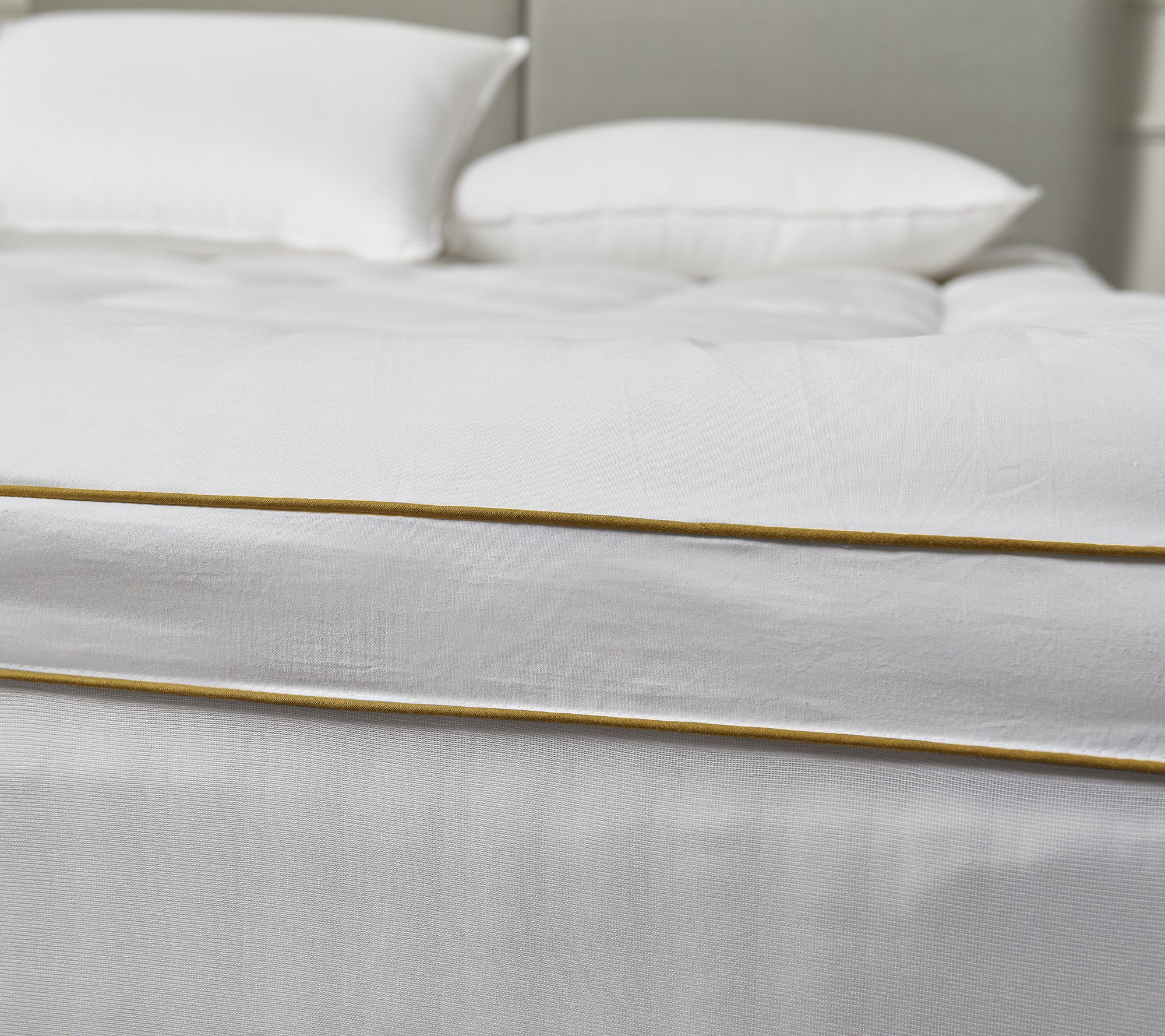 Elle Decor 225TC TencelPoly Filled Mattress Topper Cal King