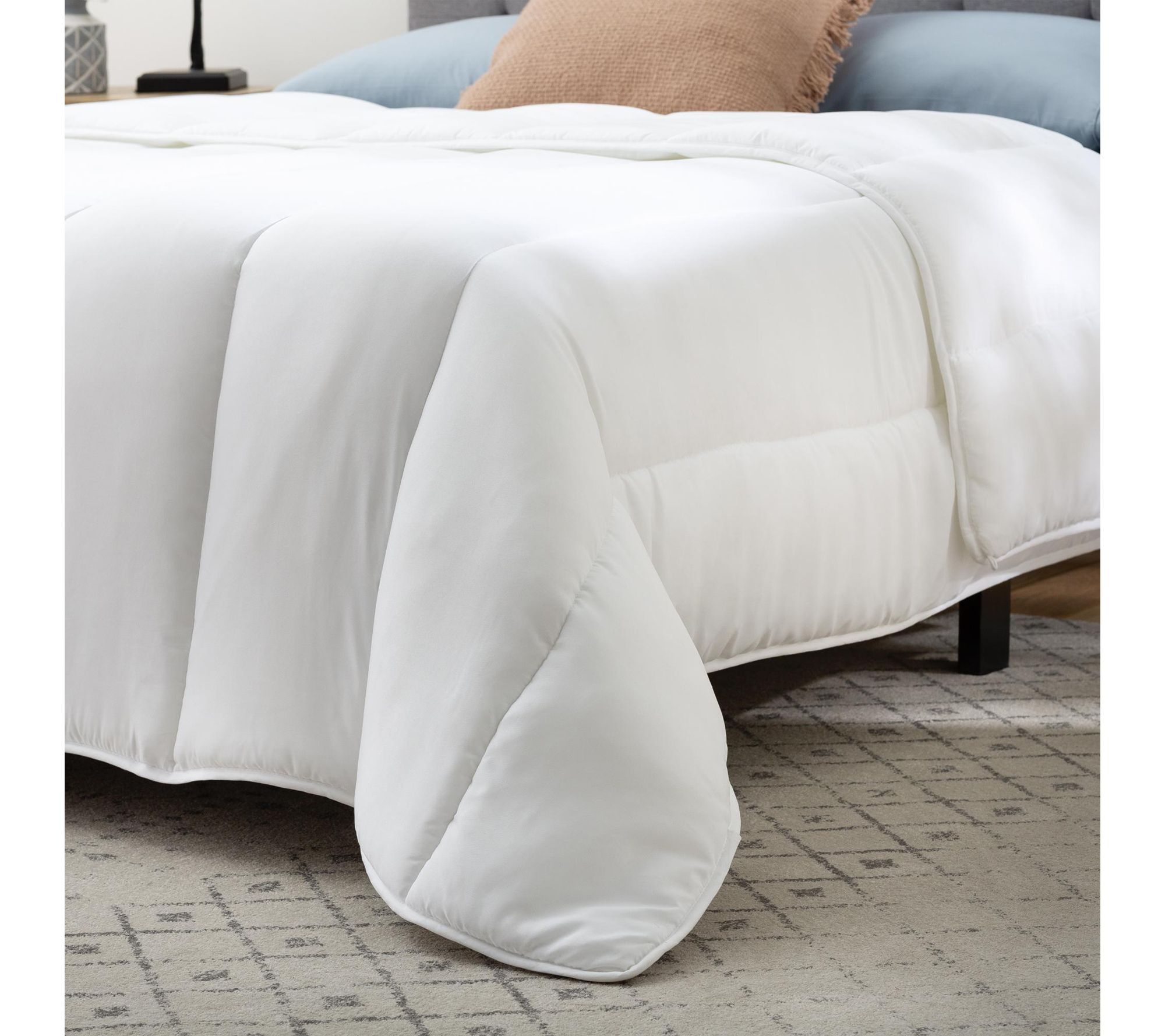 Brookside Down Alternative Reversible Quilted Comforter with Duvet Tabs (Queen - Grey/White)