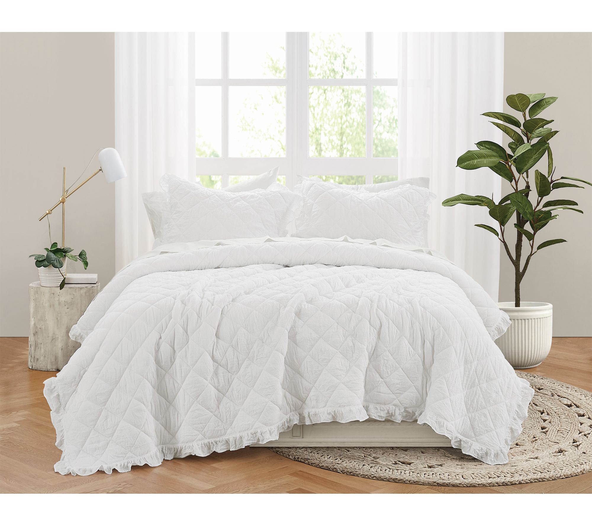 Truly Soft Crinkle Ruffle 3 Piece Full/Queen Qu ilt Set