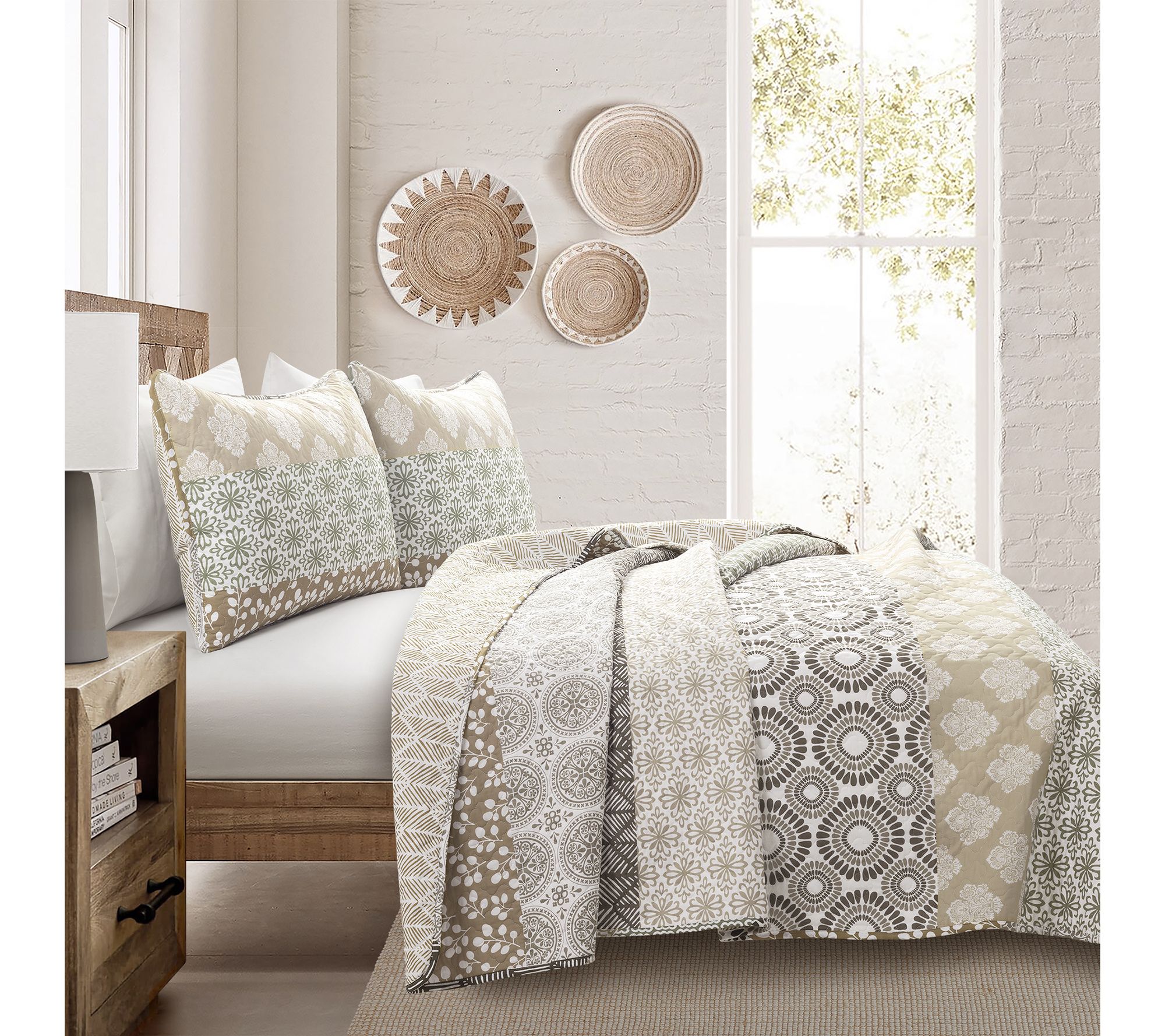 Lush Decor Bohemian Stripe Quilt 3pc Set King