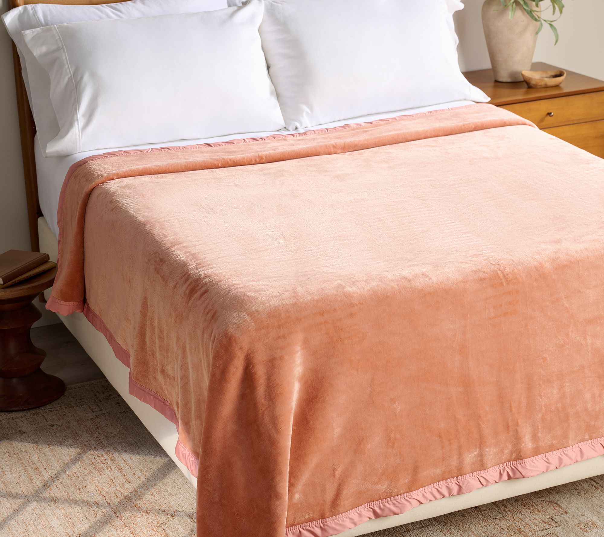 Home Reflections Velvet Plush Blanket w/ Satin Trim-