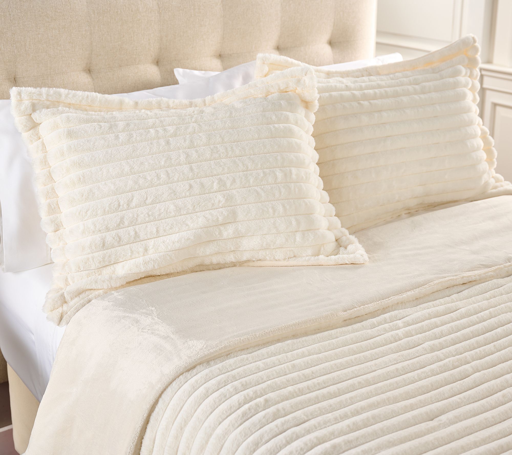 Berkshire Jacquard Fur & Velvetsoft Coverlet Set - Twin