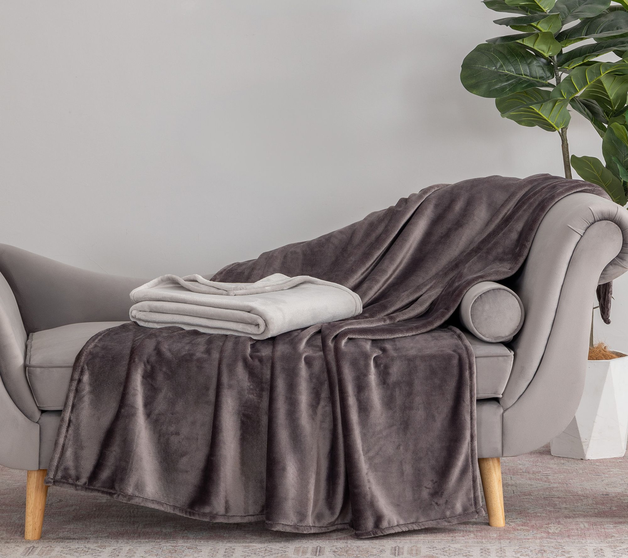 Berkshire S/2 60x70 Velvetsoft Plush Throws with Gift Boxes