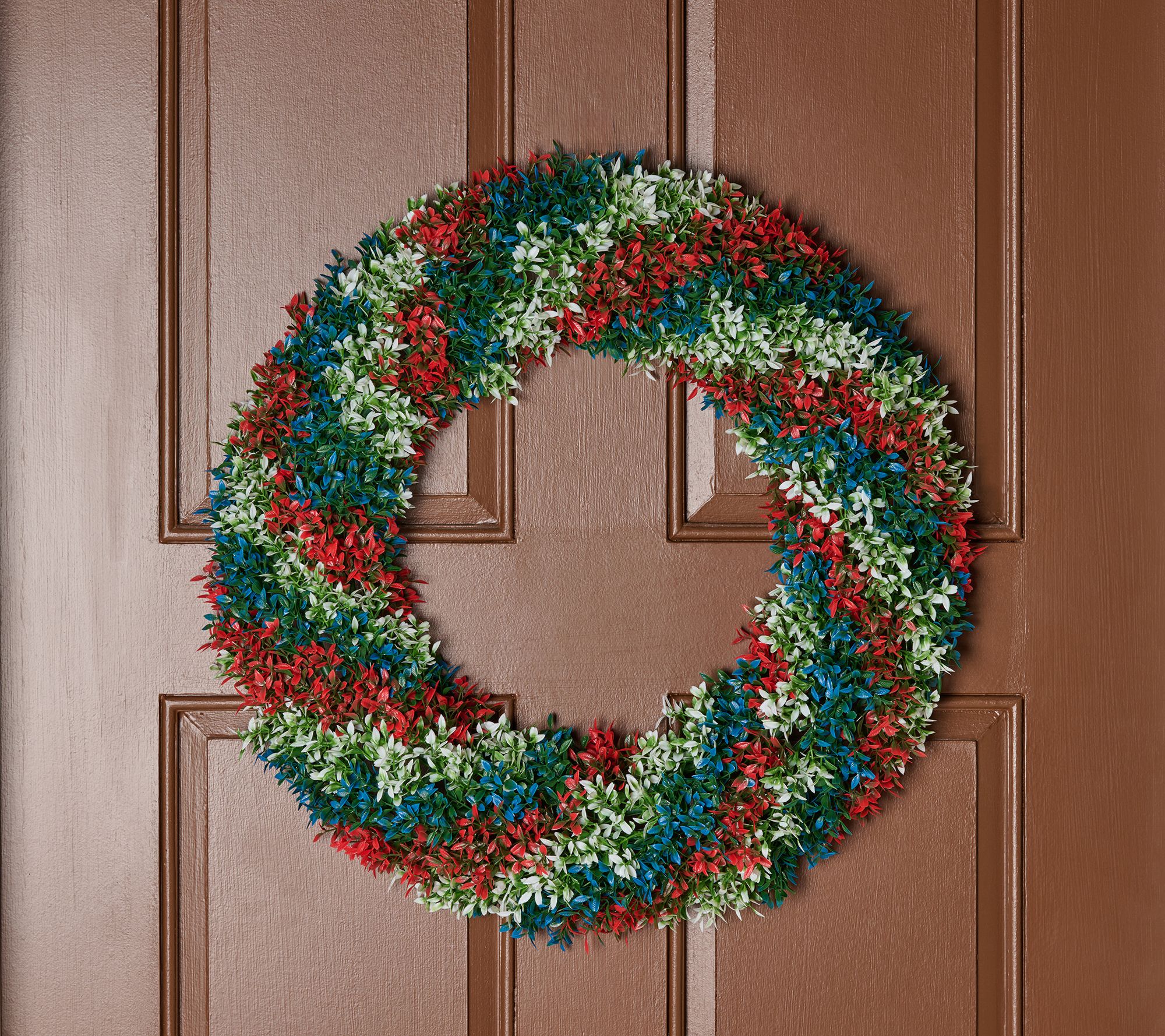 Wicker Park 24" Indoor/Outdoor Boxwood Wreath